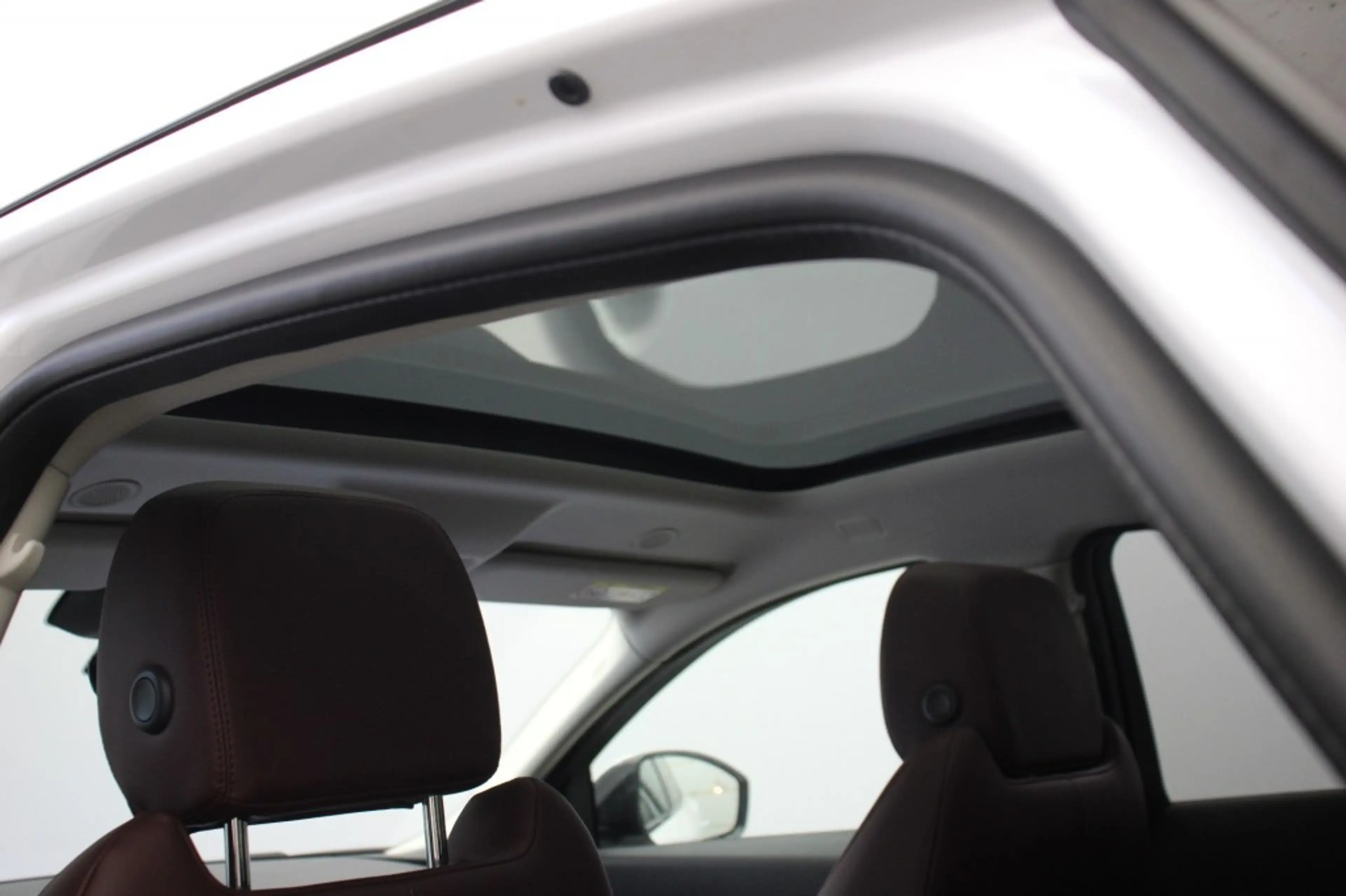 Jaguar E-Pace 1.5 P300e AWD R-Dynamic HSE - Panorama, Carplay, C — photo 8