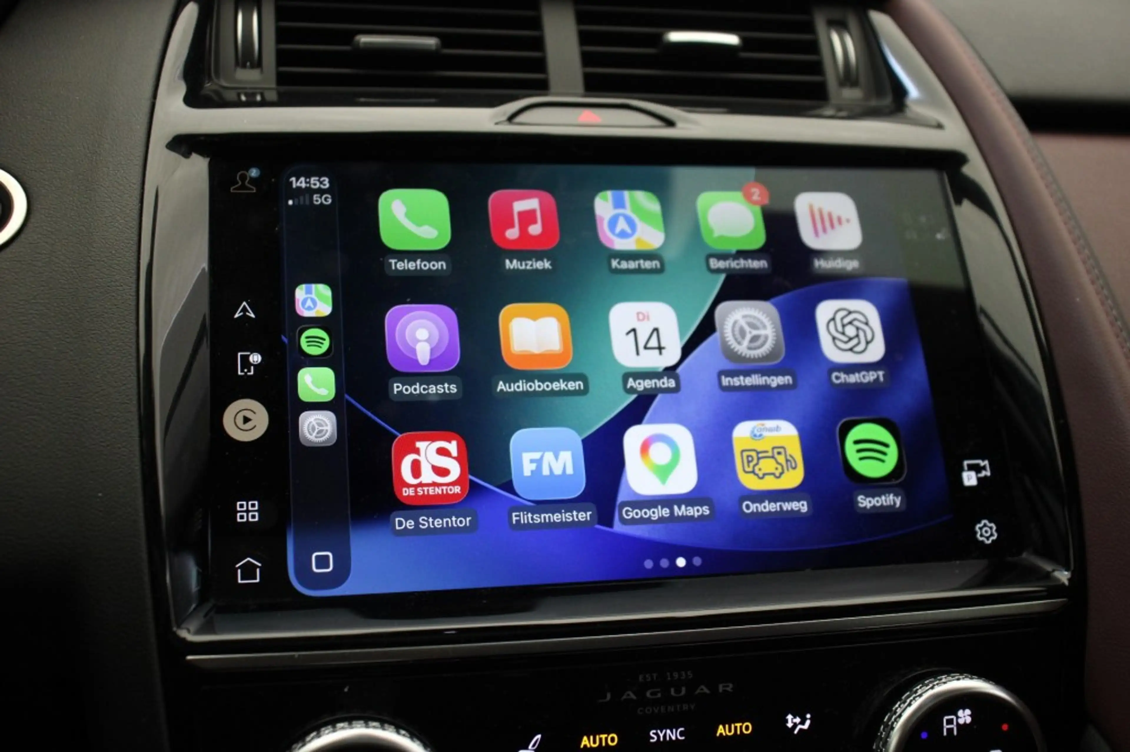 Jaguar E-Pace 1.5 P300e AWD R-Dynamic HSE - Panorama, Carplay, C — photo 10