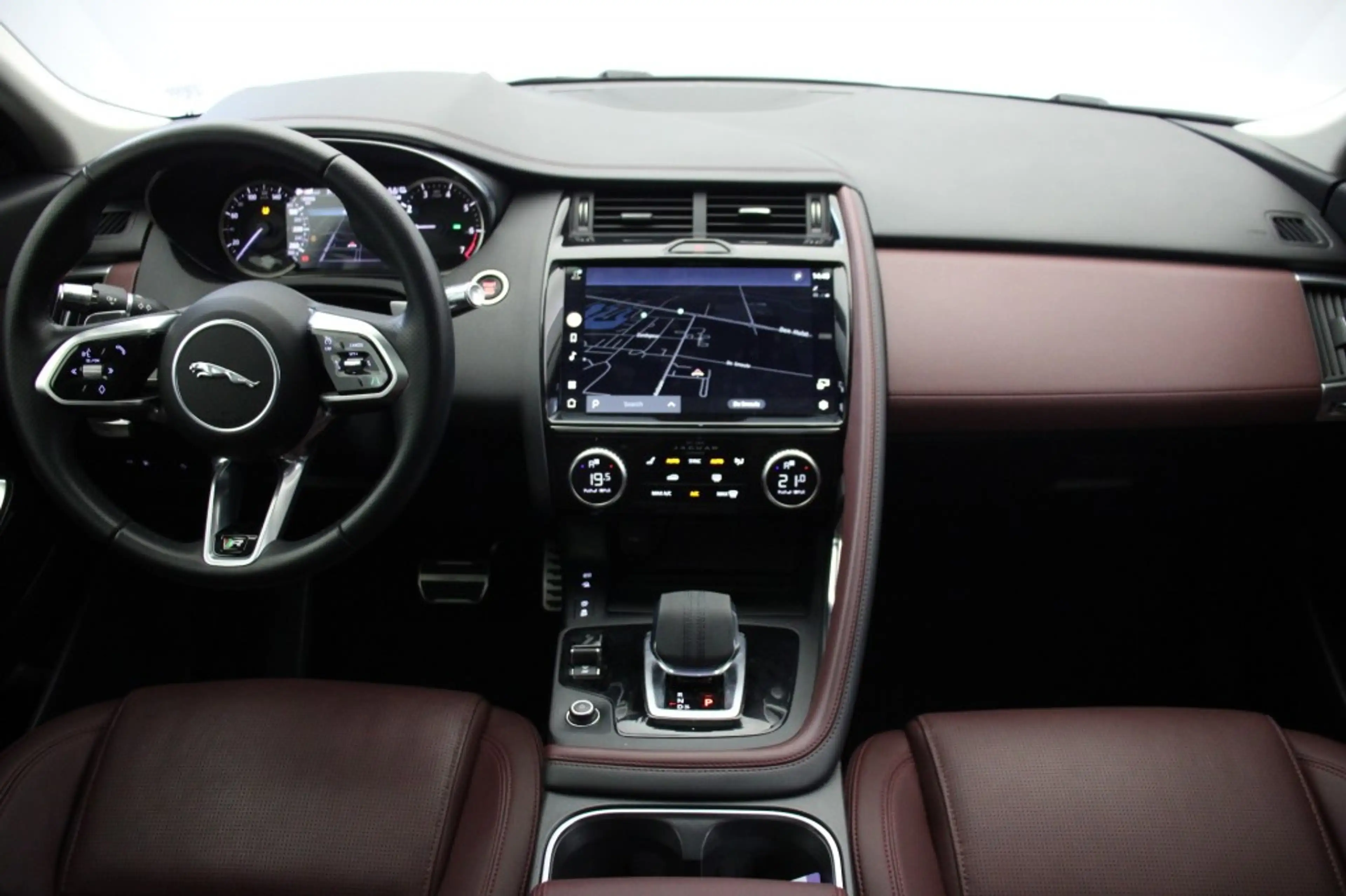 Jaguar E-Pace 1.5 P300e AWD R-Dynamic HSE - Panorama, Carplay, C — photo 2