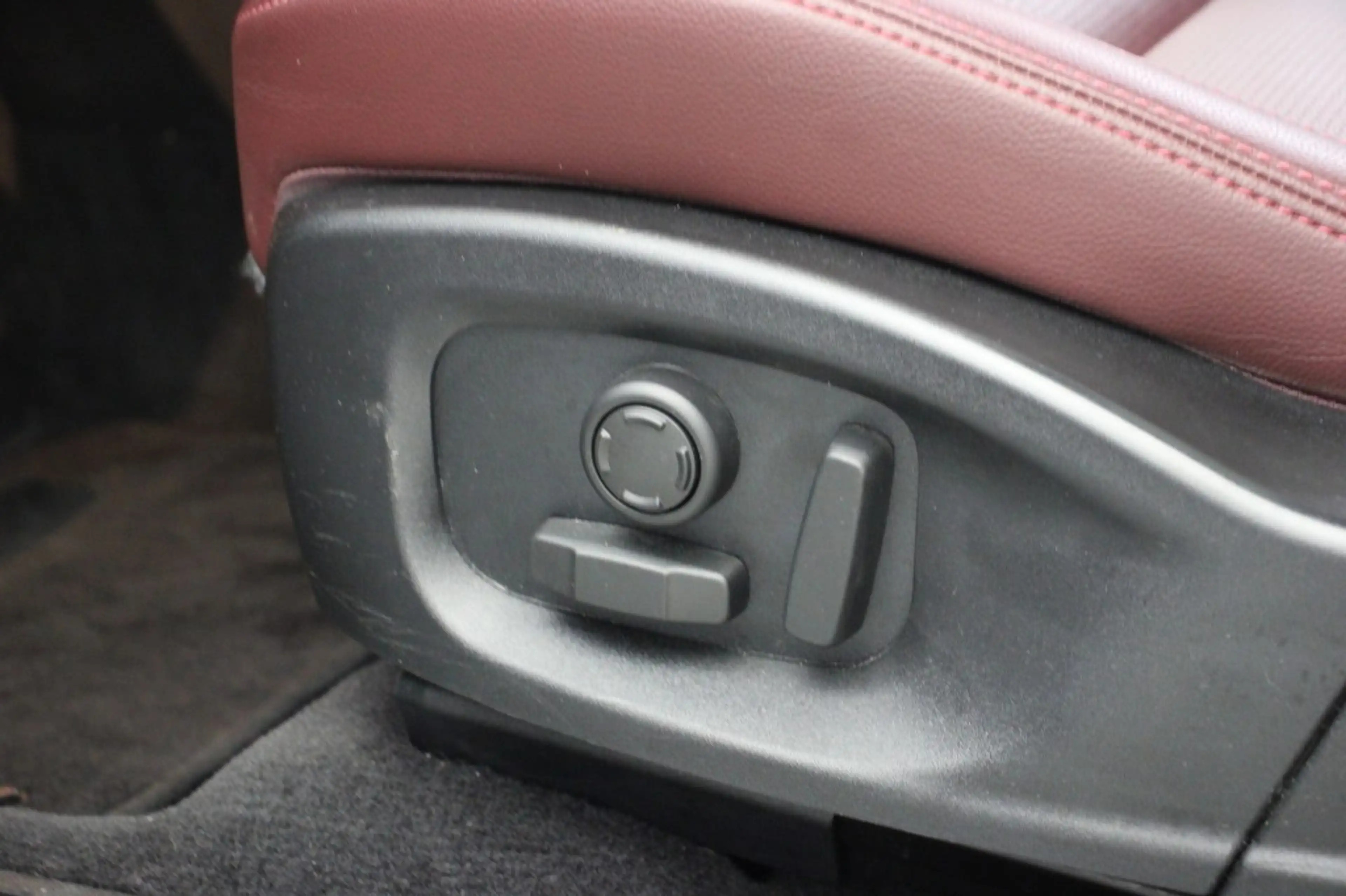 Jaguar E-Pace 1.5 P300e AWD R-Dynamic HSE - Panorama, Carplay, C — photo 13