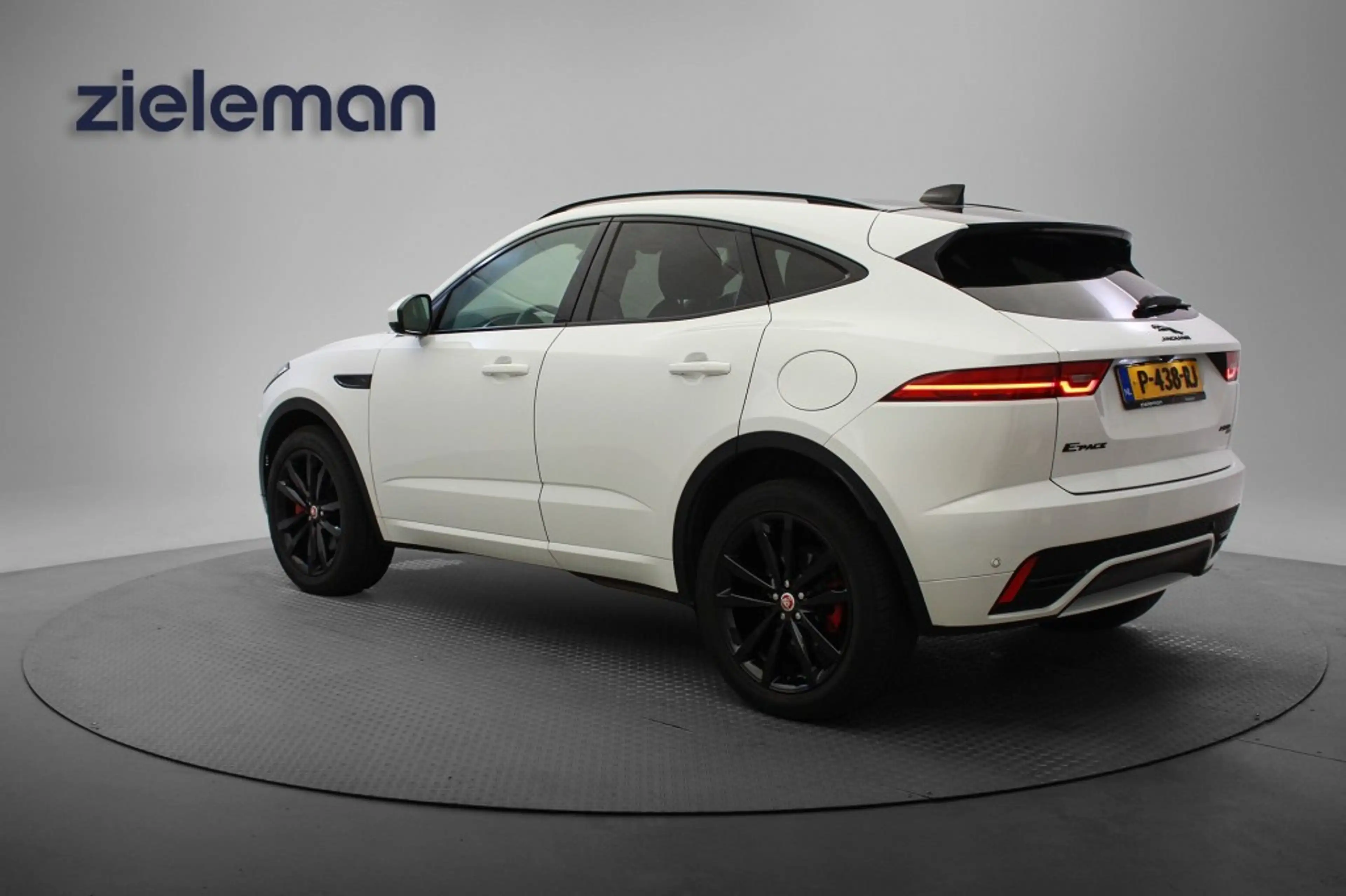 Jaguar E-Pace 1.5 P300e AWD R-Dynamic HSE - Panorama, Carplay, C — photo 3
