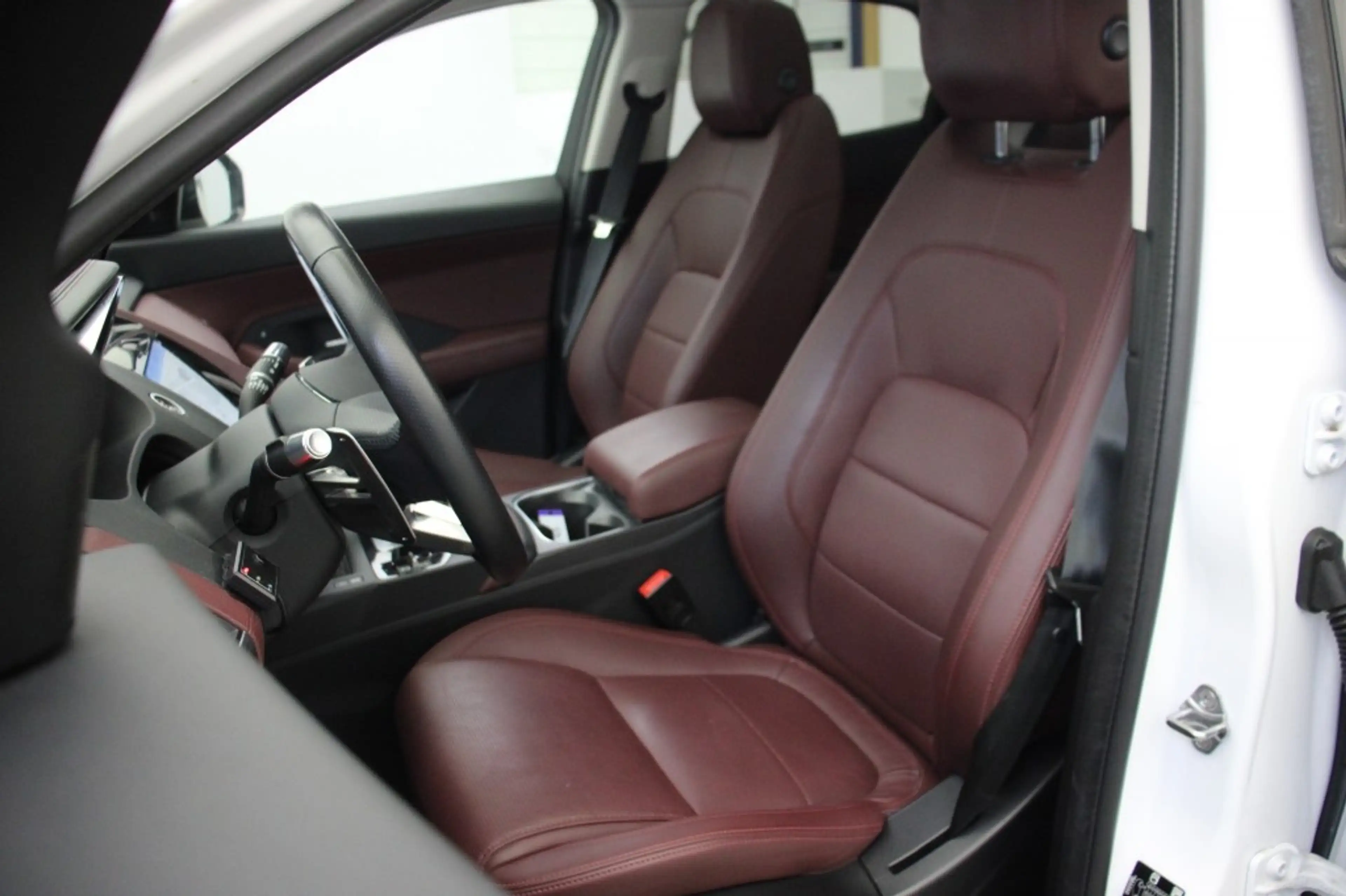 Jaguar E-Pace 1.5 P300e AWD R-Dynamic HSE - Panorama, Carplay, C — photo 12
