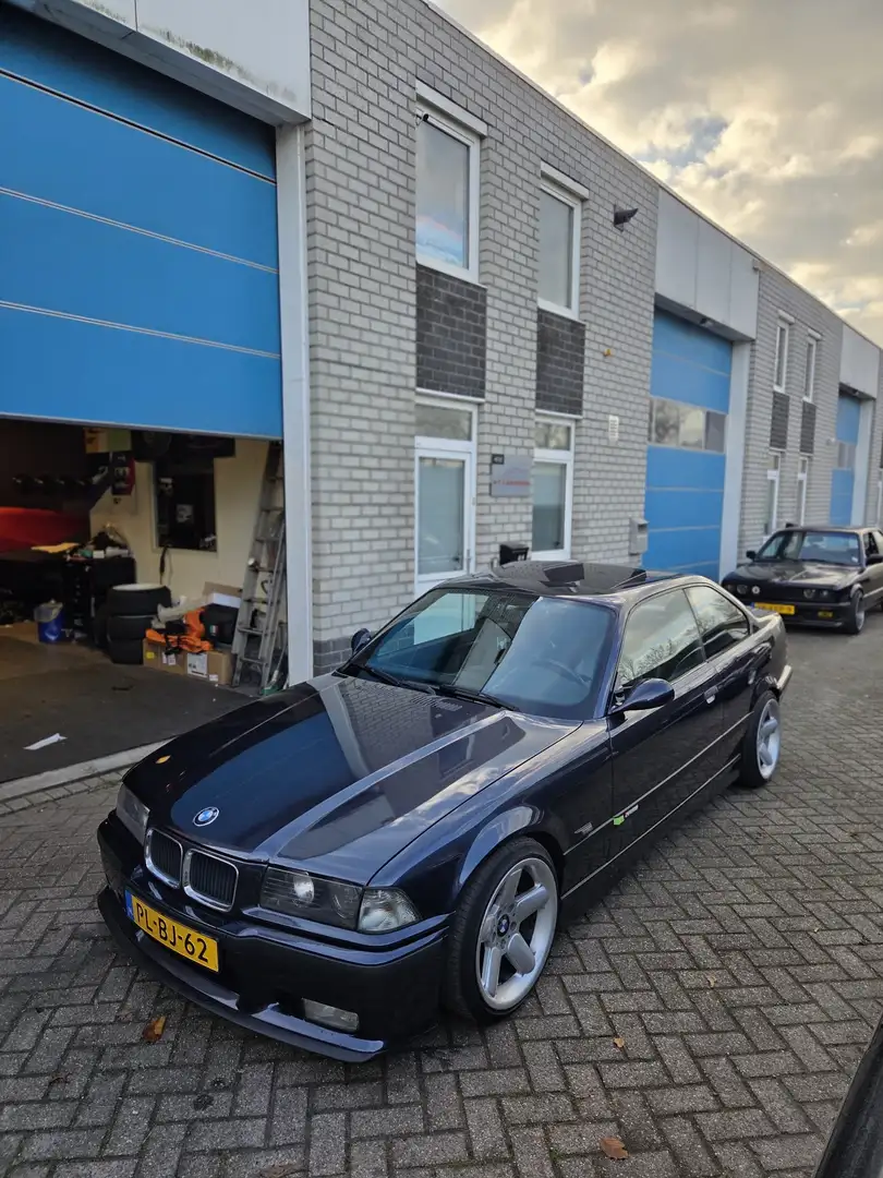BMW 328 328i - 1