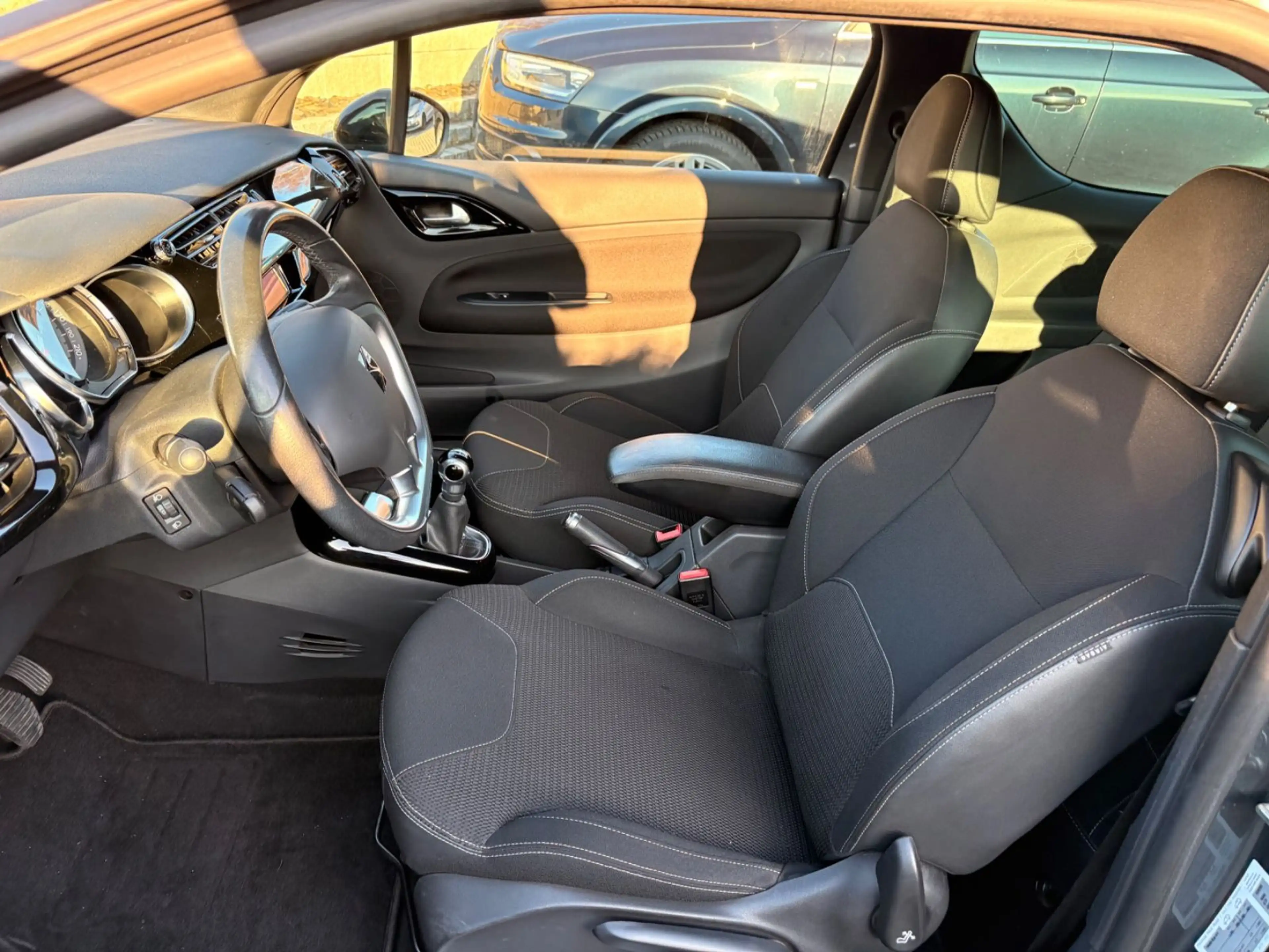 Citroen DS3 Cabrio SoChic — photo 9