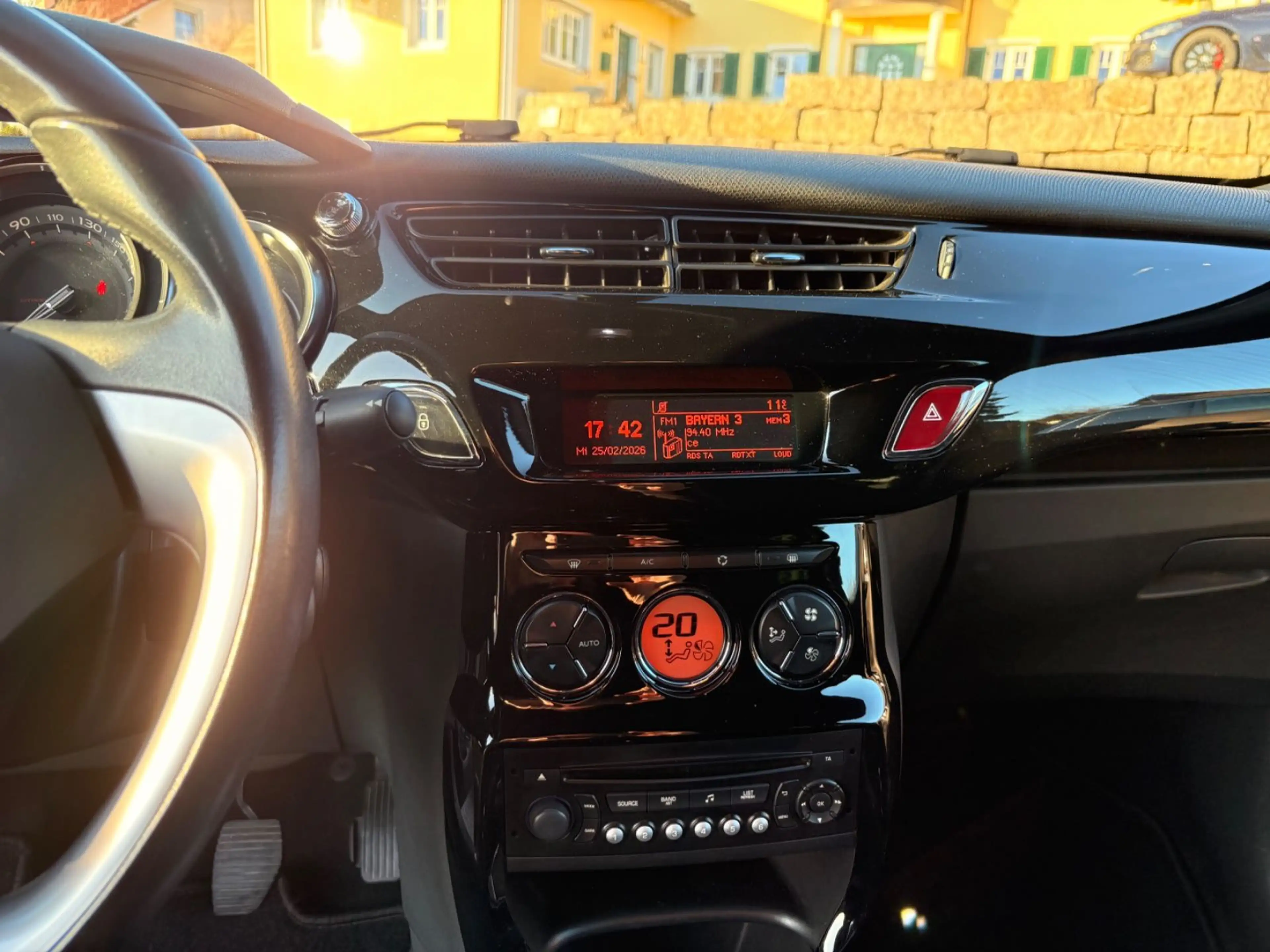 Citroen DS3 Cabrio SoChic — photo 11
