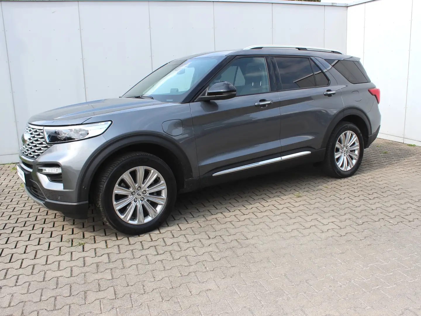 Ford Explorer Platinum PHEV 4x4 3,0 EcoBoost Серый - 2