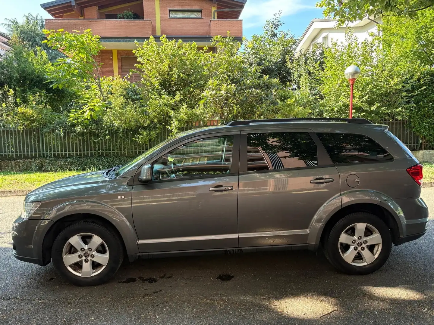 Fiat Freemont Freemont 2.0 Multijet 140 CV Lounge Szary - 2