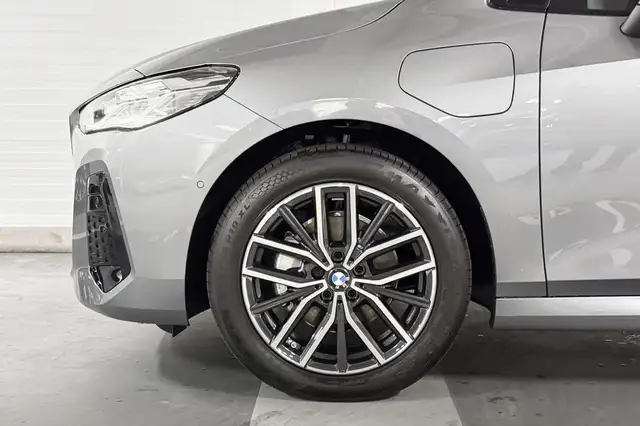BMW 2 Series view 4