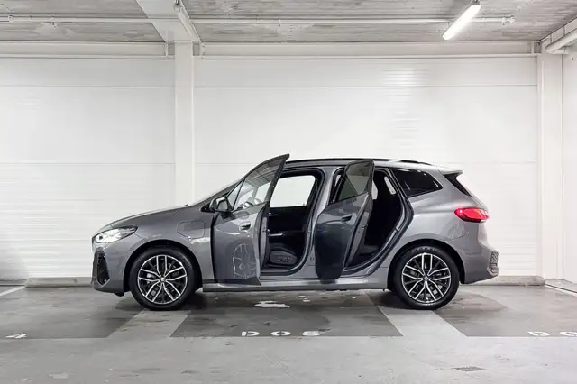 BMW 2 Series view 3