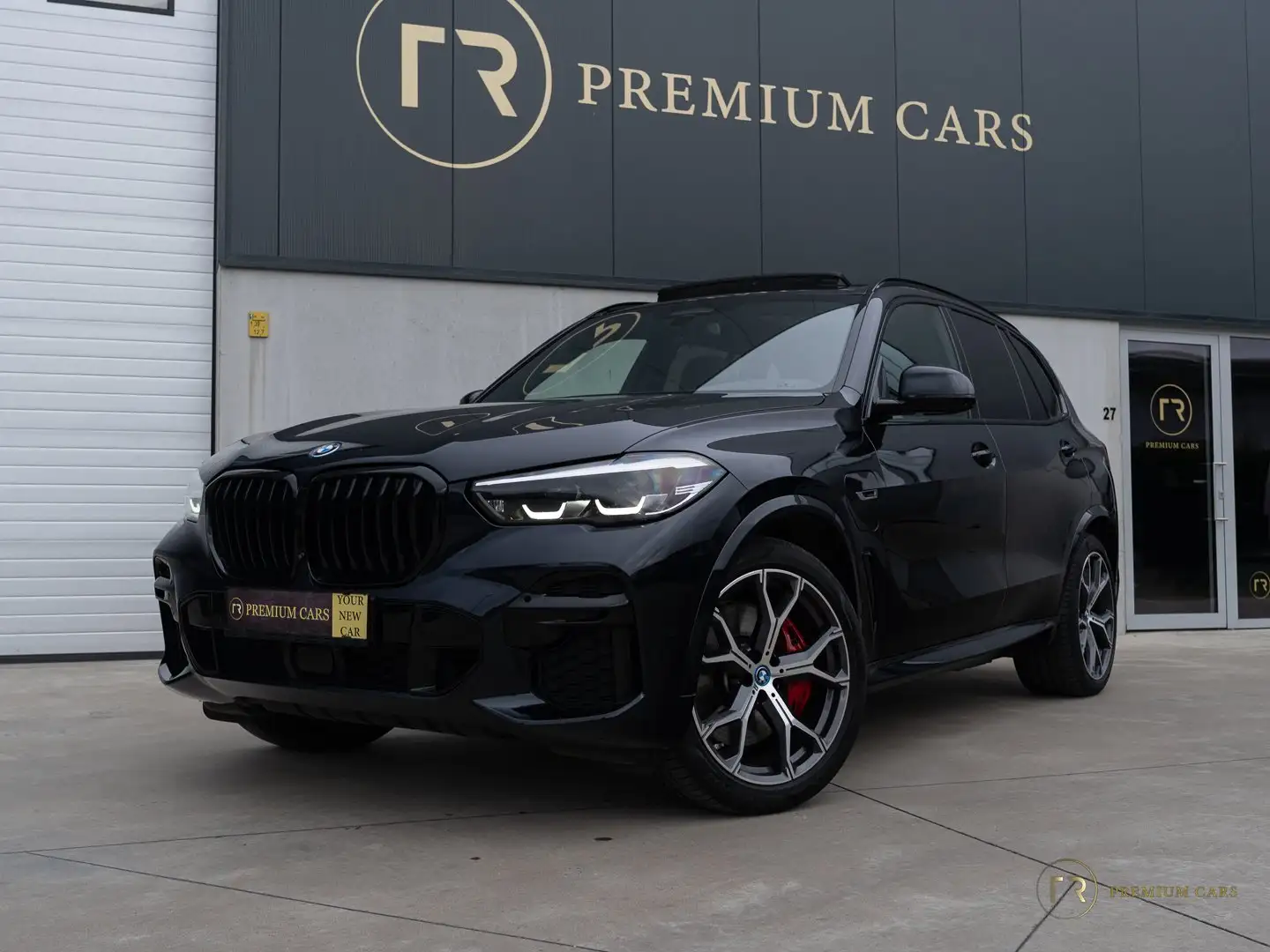 BMW X5 M-Pack l xDrive45e l Pano l Trekhaak l 360° Zwart - 2