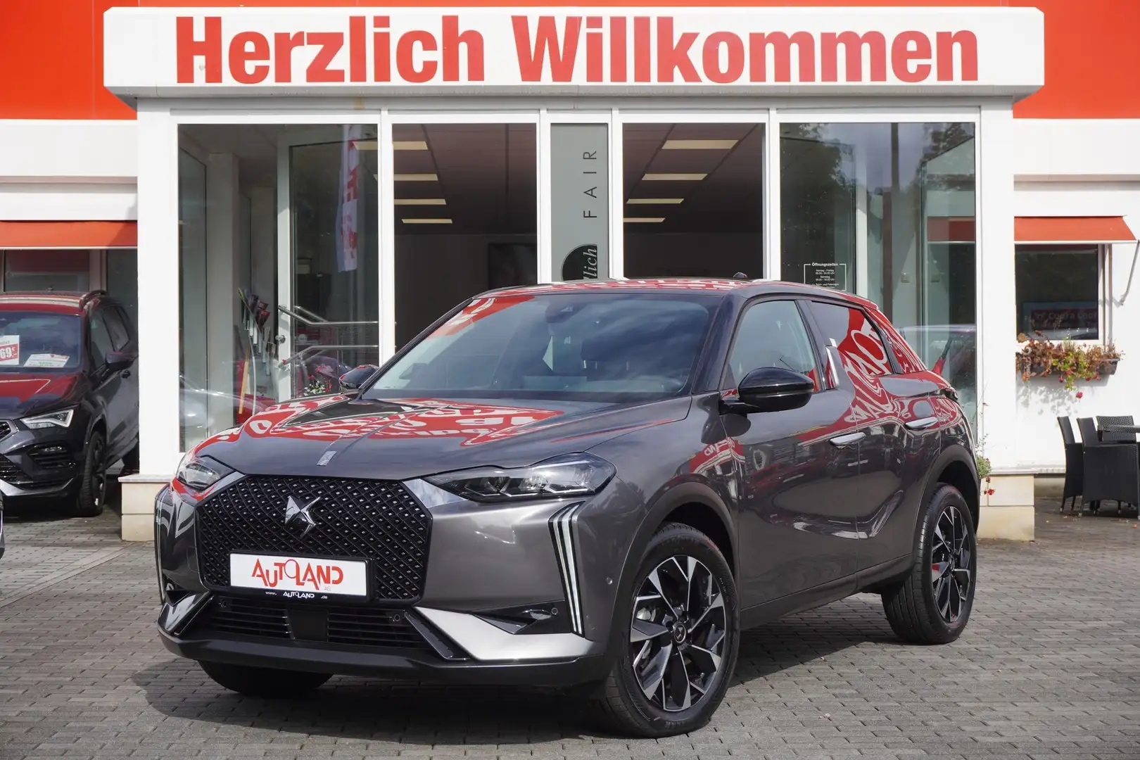 DS Automobiles DS 3 Crossback PureTech 130 Aut. LED ACC Navi 360° Grau - 2