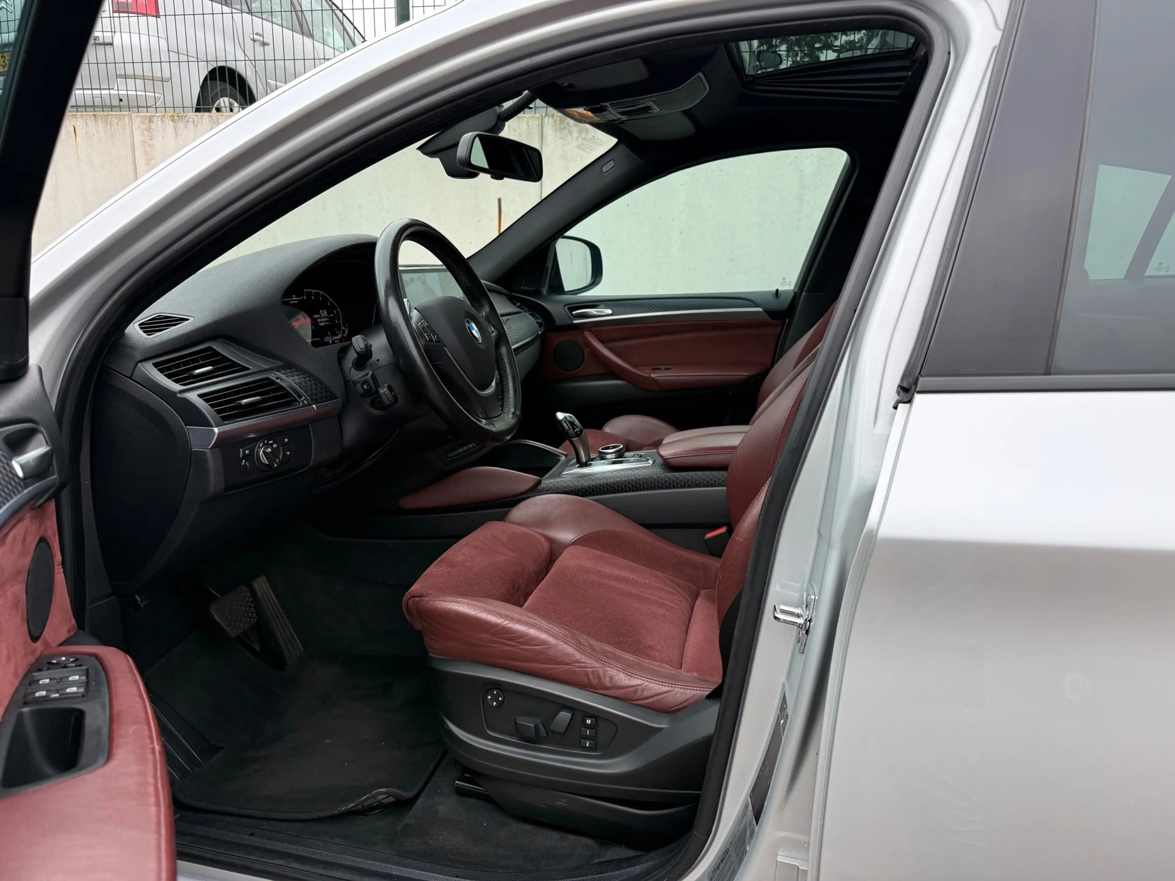 BMW X6 XDrive50i M/V8/408 PK/OPENDAK/LEDER/VIRTUAL/PDC/CA — photo 11