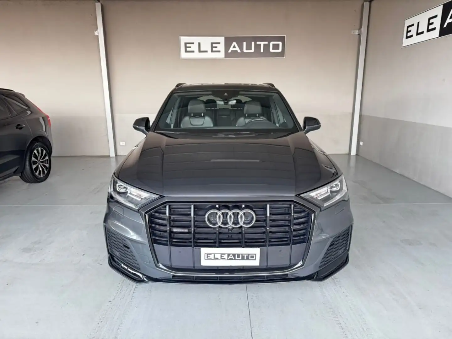 Audi Q7 50 TDI 286cv quattro S Line Identity Black Gris - 2