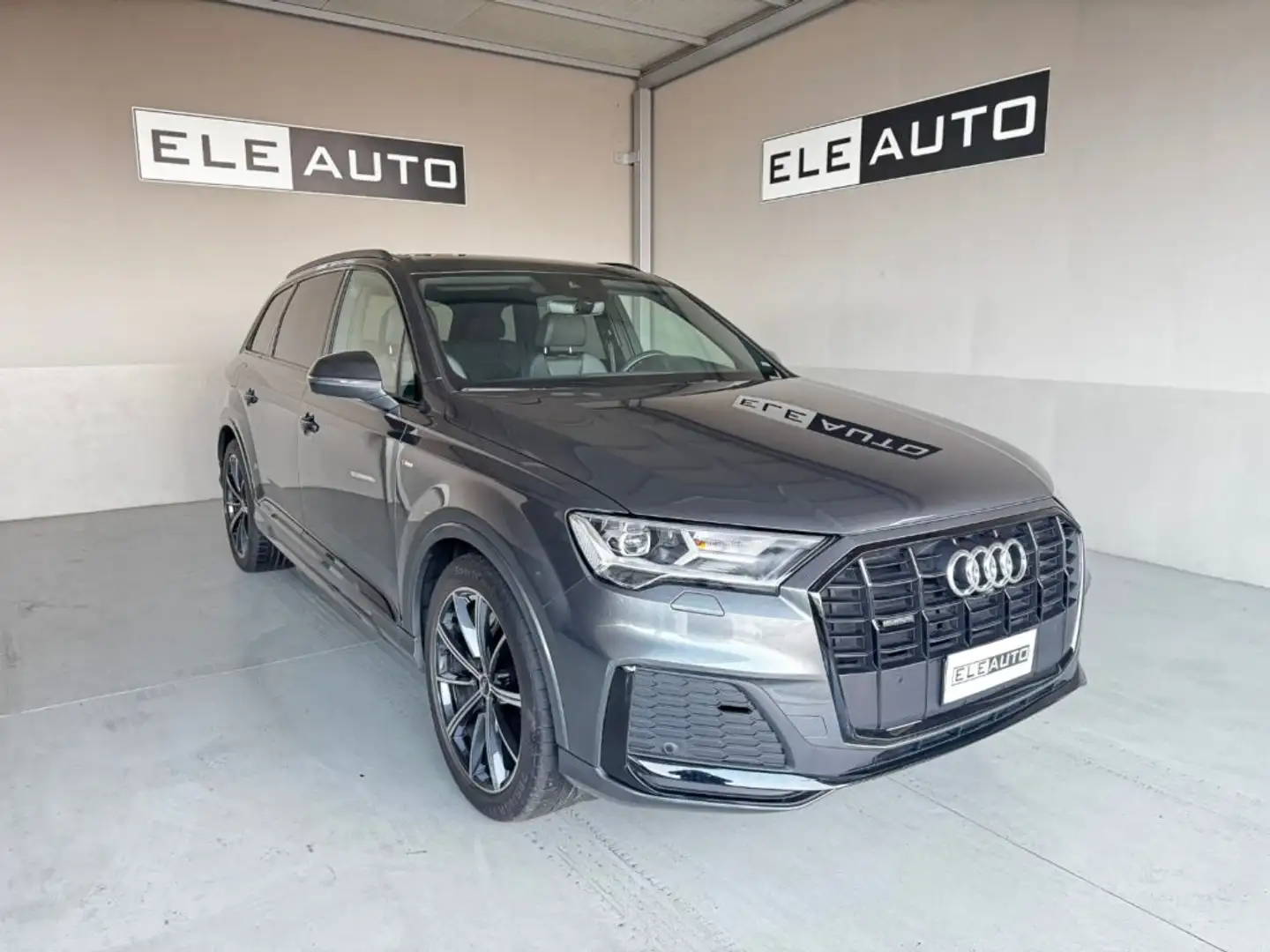 Audi Q7 50 TDI 286cv quattro S Line Identity Black Gris - 1