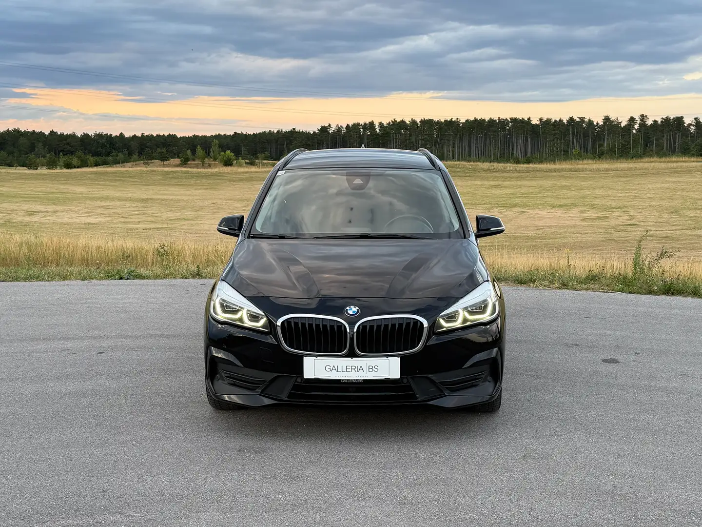 BMW 218 218 d Advantage 7 Sitzer Schwarz - 2