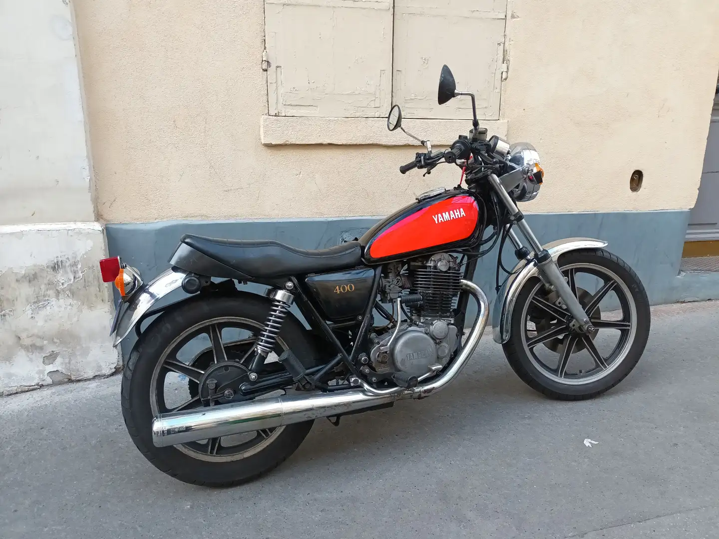 Yamaha SR 400 Negro - 1