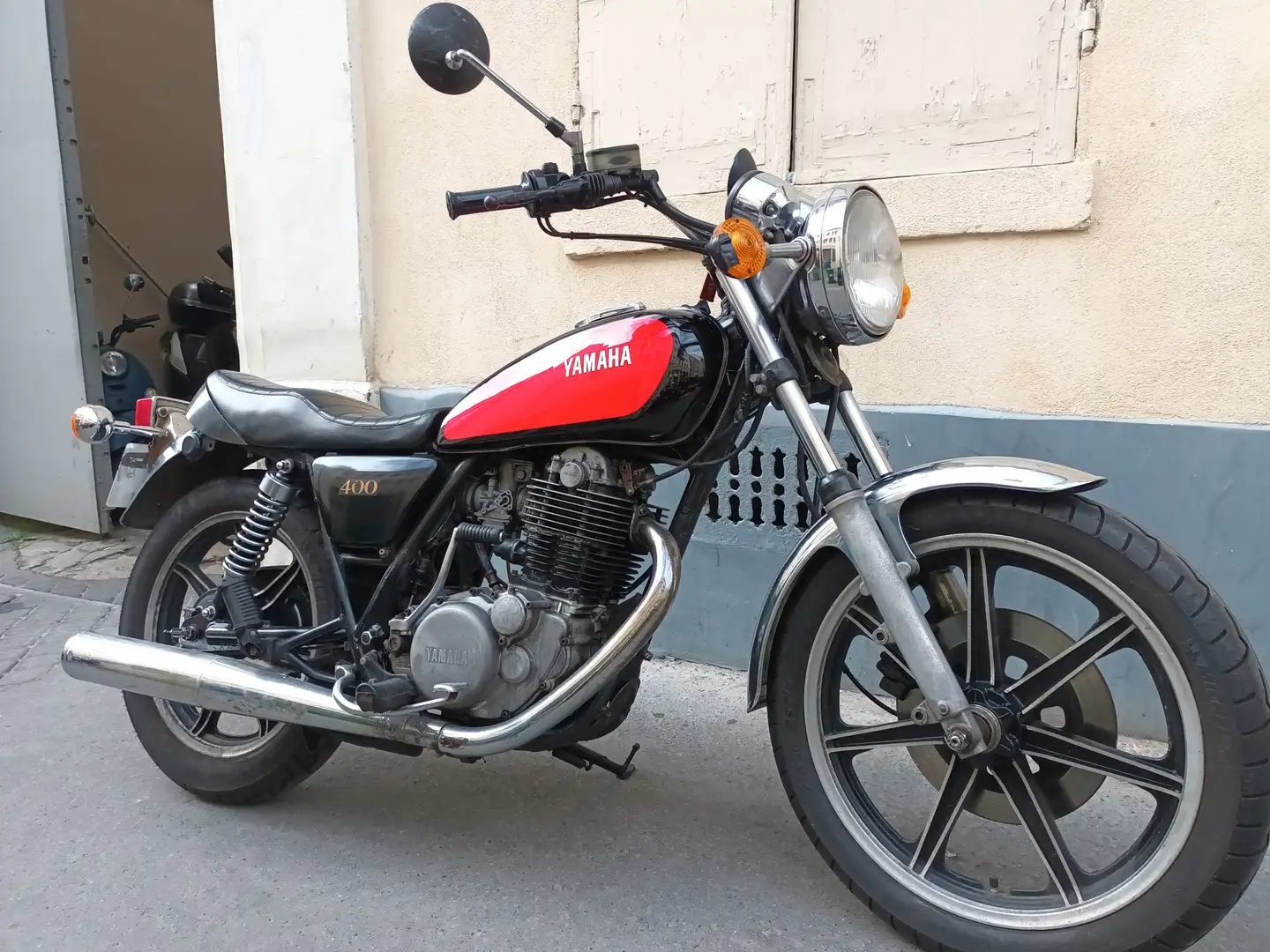 Yamaha SR 400 Negro - 2