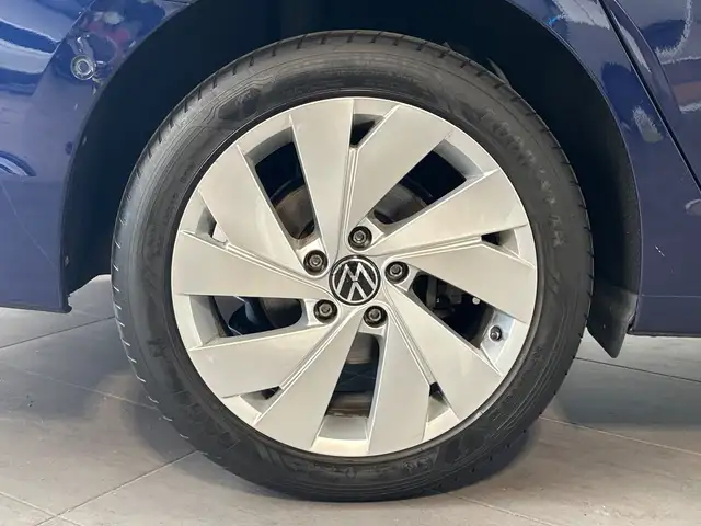 Volkswagen Golf view 3