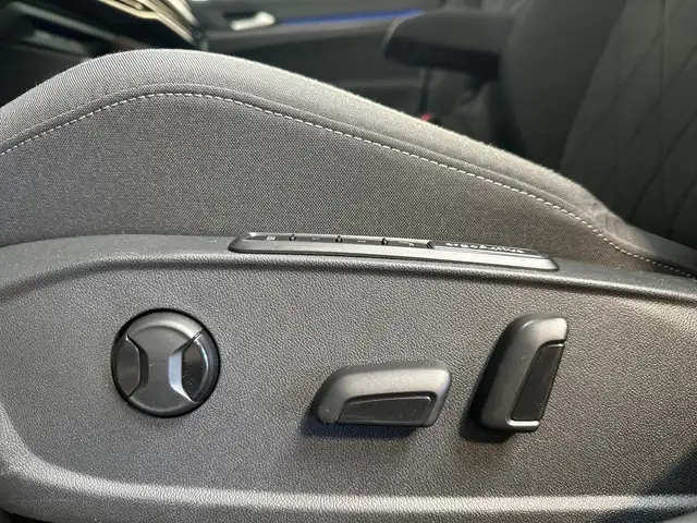 Volkswagen Golf view 9