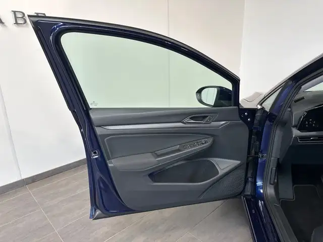 Volkswagen Golf view 6