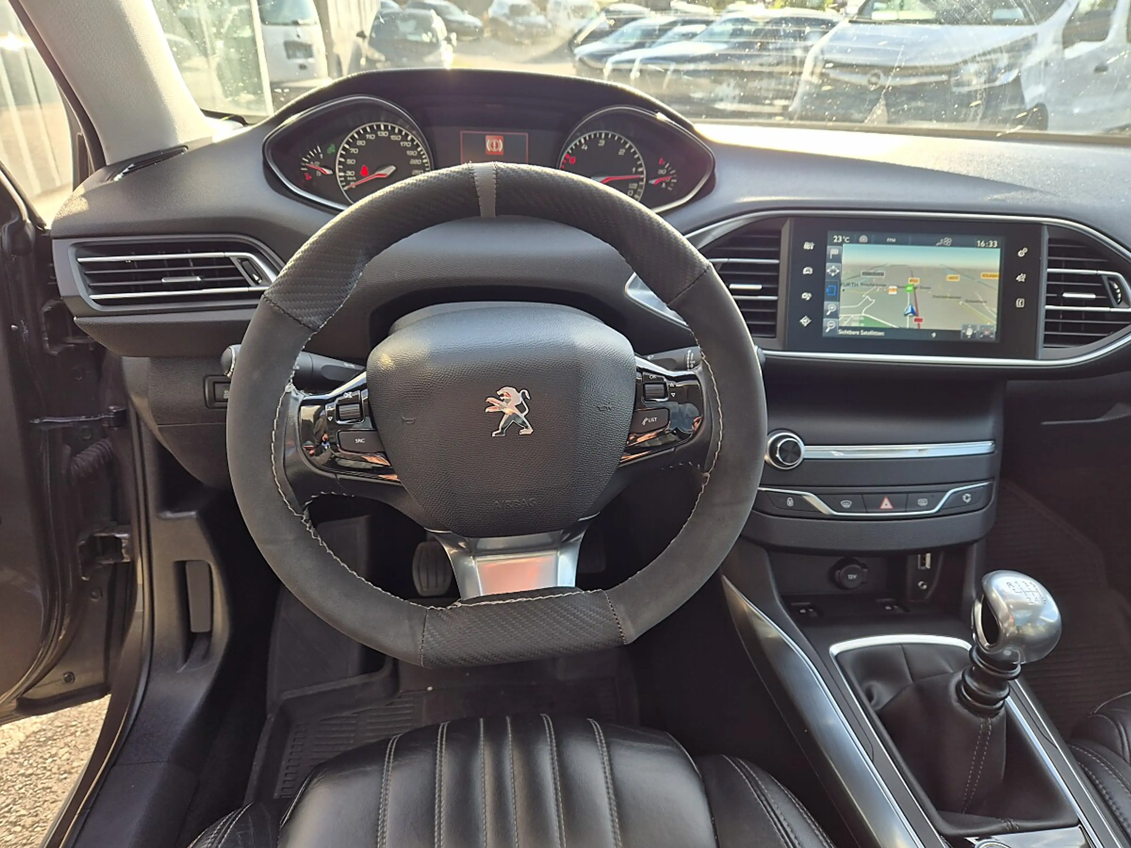 Peugeot 308 SW 1,6 e-HDi 115 FAP Allure 17" Felgen — photo 10