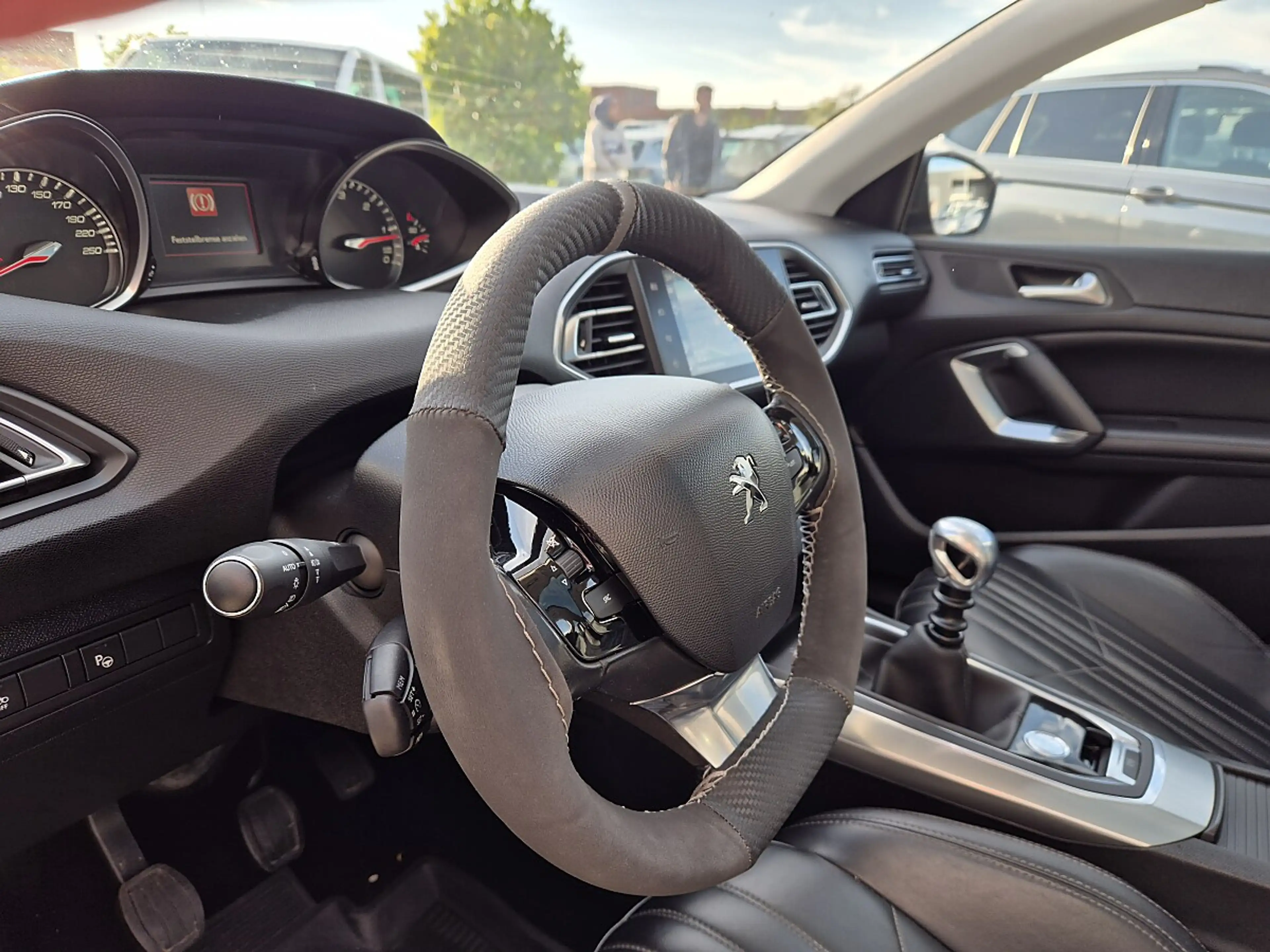 Peugeot 308 SW 1,6 e-HDi 115 FAP Allure 17" Felgen — photo 9