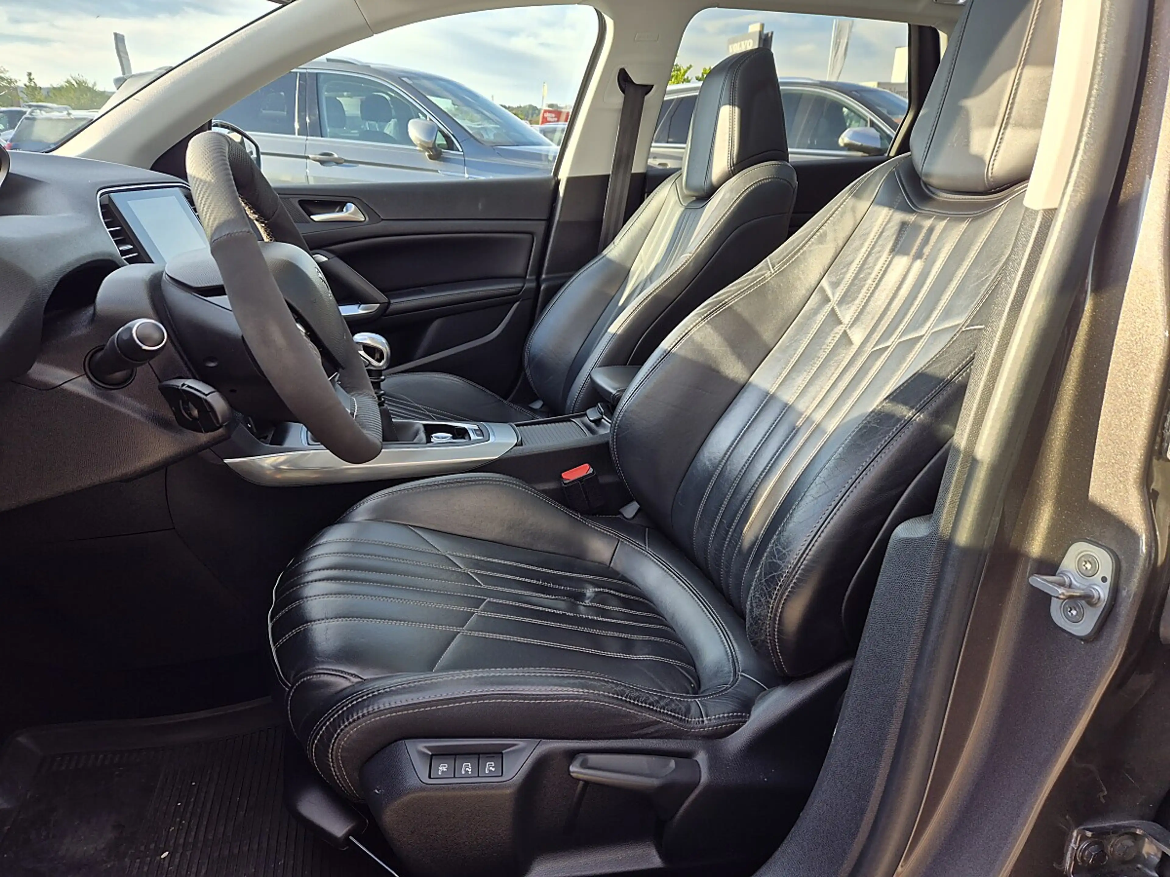 Peugeot 308 SW 1,6 e-HDi 115 FAP Allure 17" Felgen — photo 8