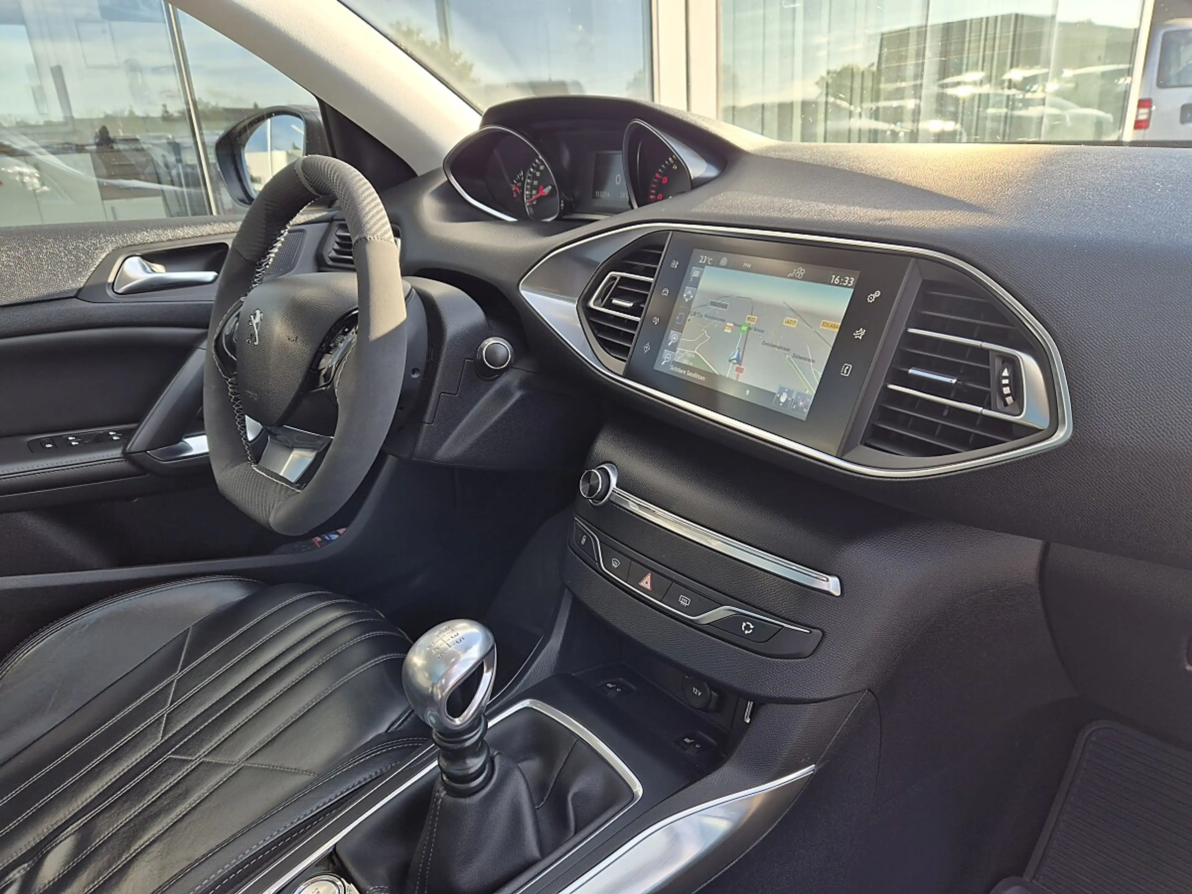 Peugeot 308 SW 1,6 e-HDi 115 FAP Allure 17" Felgen — photo 13