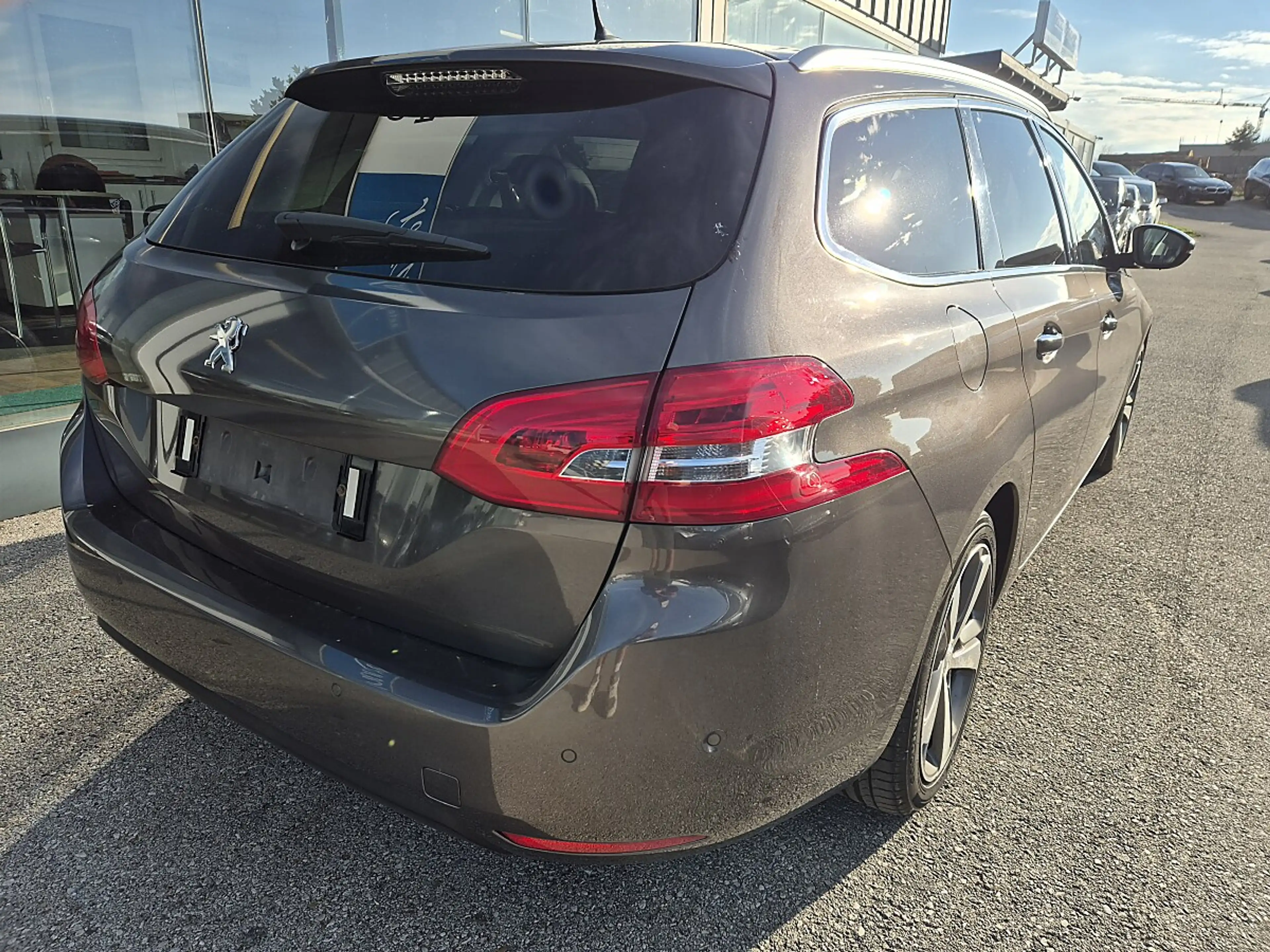 Peugeot 308 SW 1,6 e-HDi 115 FAP Allure 17" Felgen — photo 7