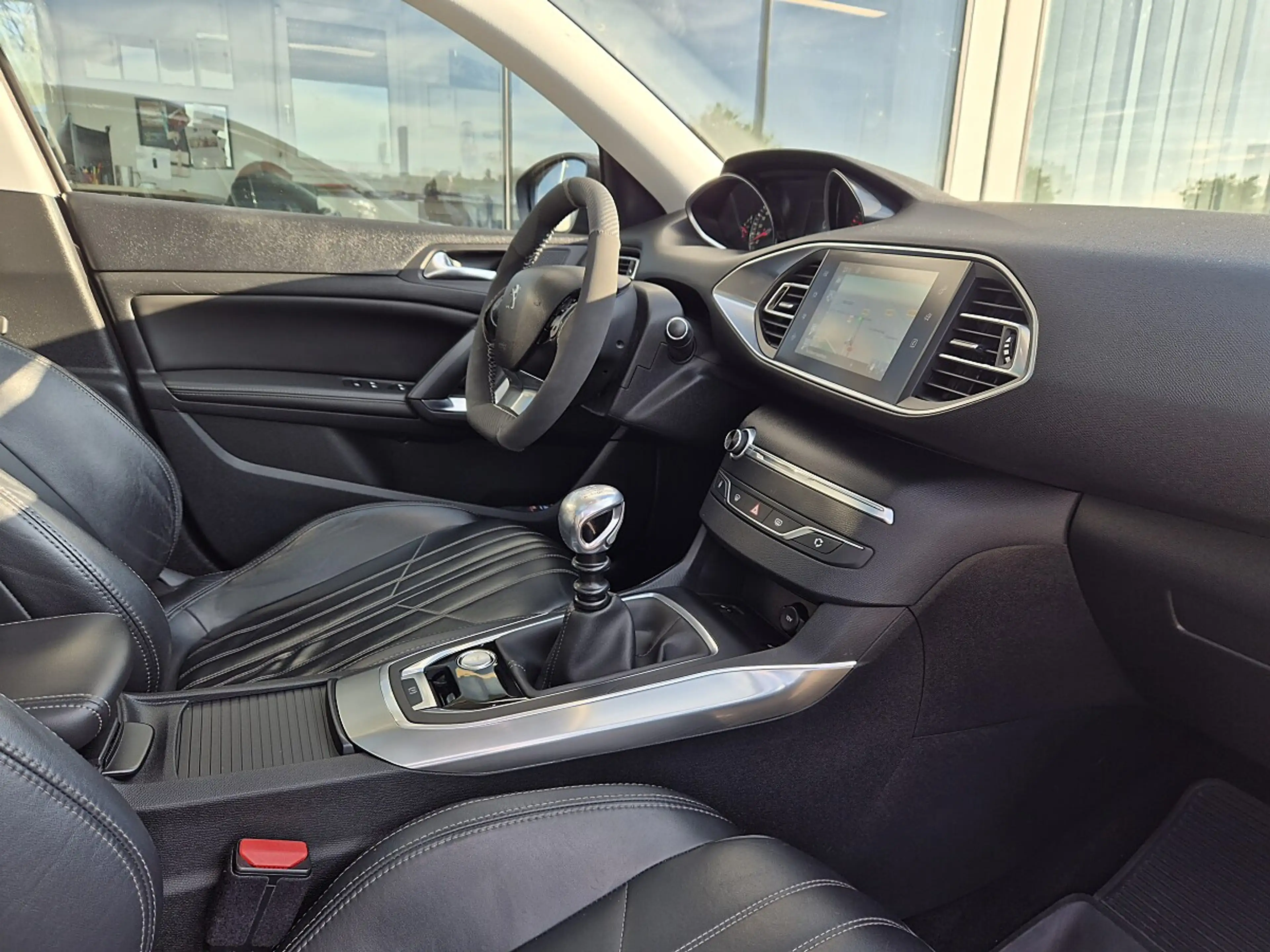 Peugeot 308 SW 1,6 e-HDi 115 FAP Allure 17" Felgen — photo 12