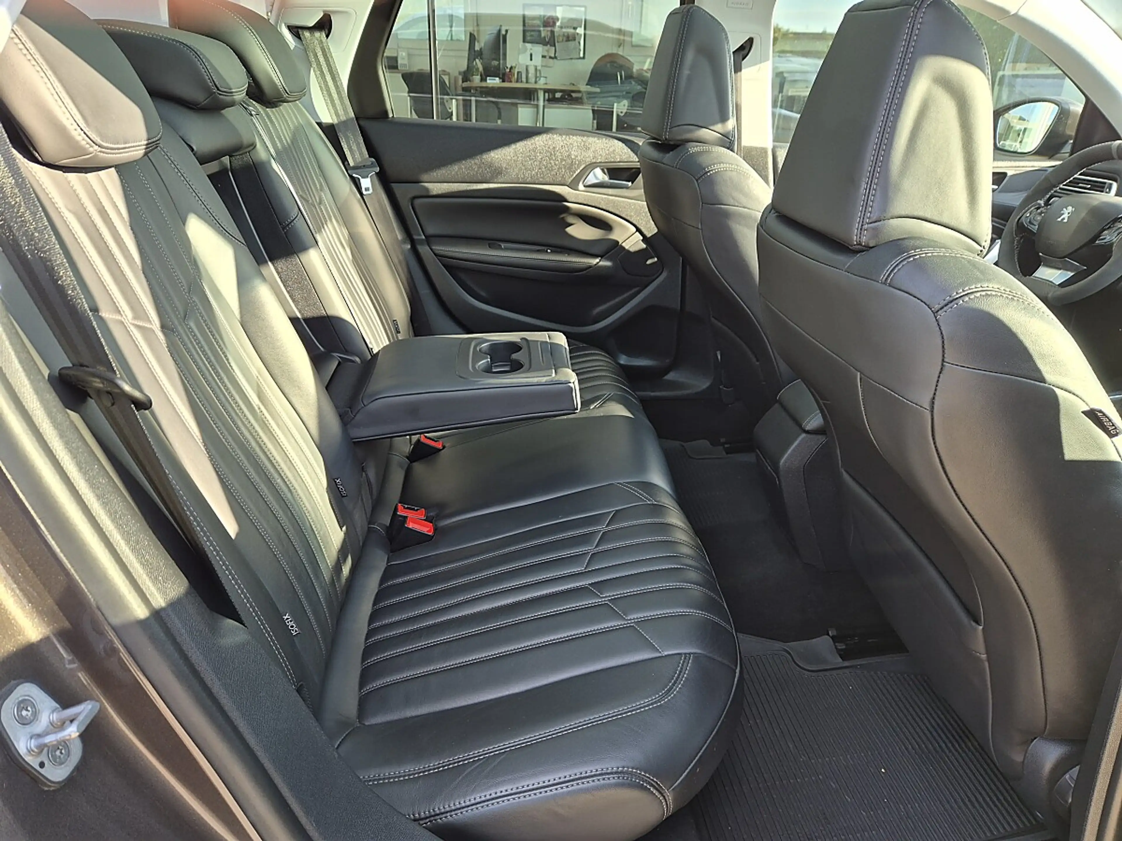 Peugeot 308 SW 1,6 e-HDi 115 FAP Allure 17" Felgen — photo 15