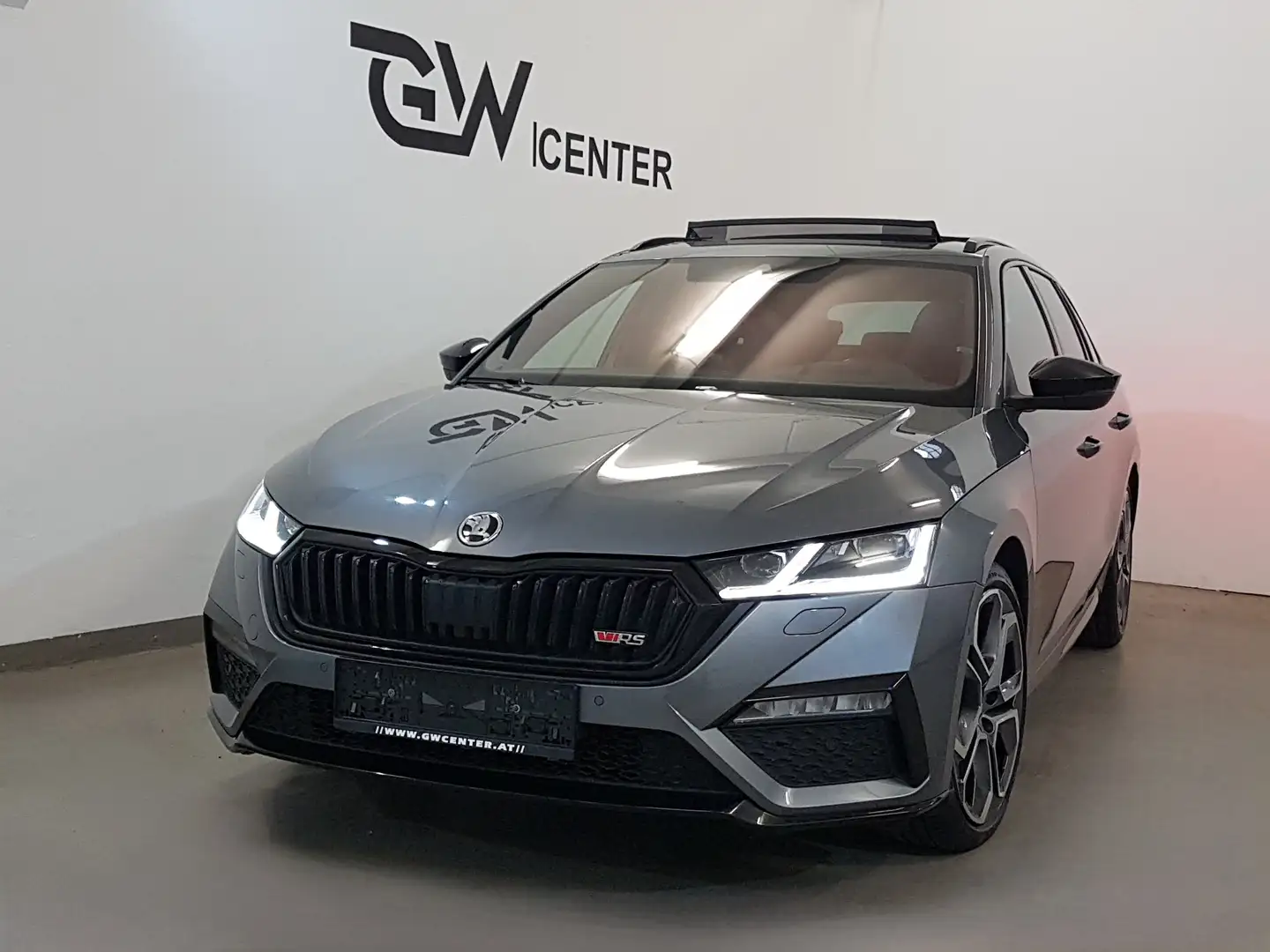 Skoda Octavia Combi 2,0 TDI RS Plus Matrix AHK PANORAMA HUD Grau - 2