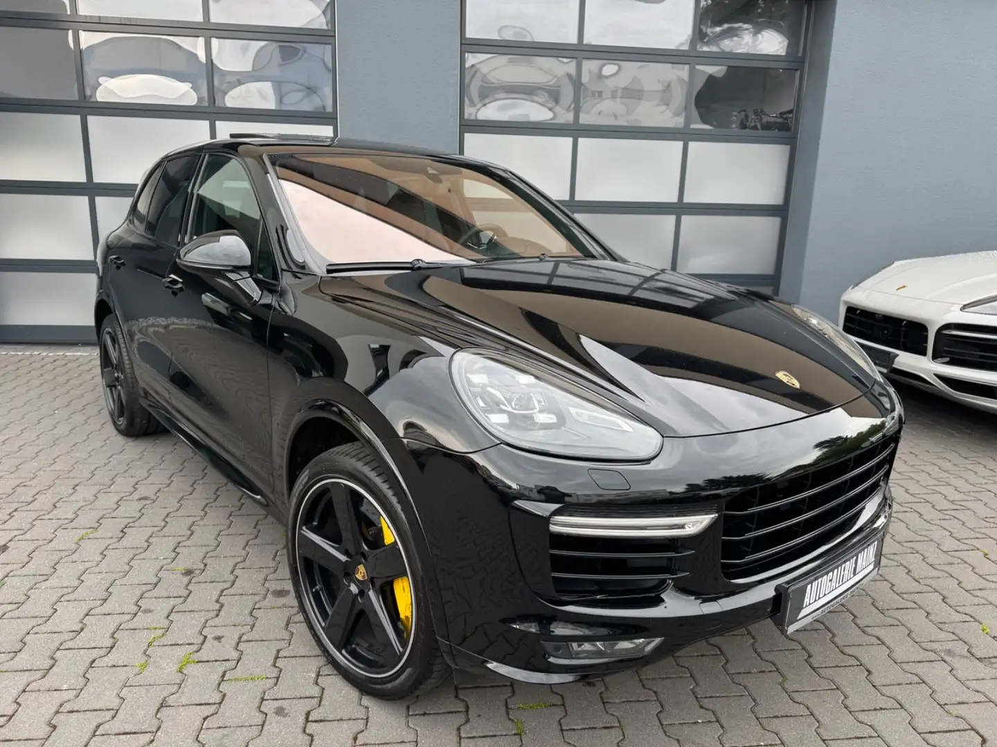 Porsche Cayenne Turbo S Schwarz - 2