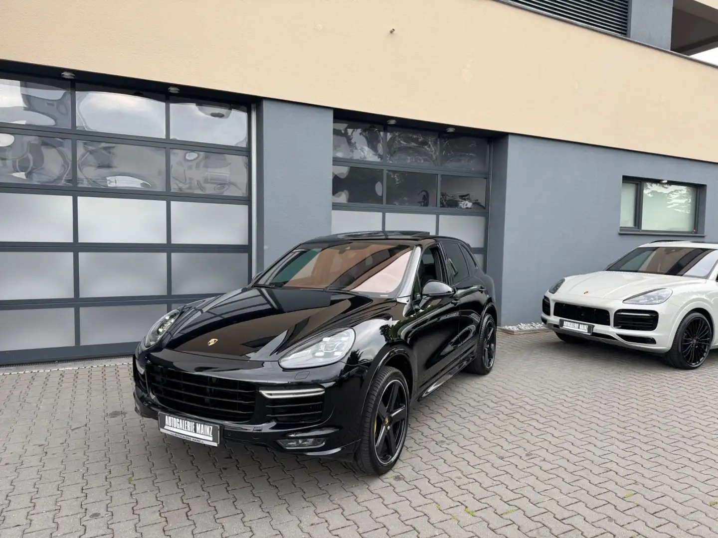 Porsche Cayenne Turbo S Schwarz - 1