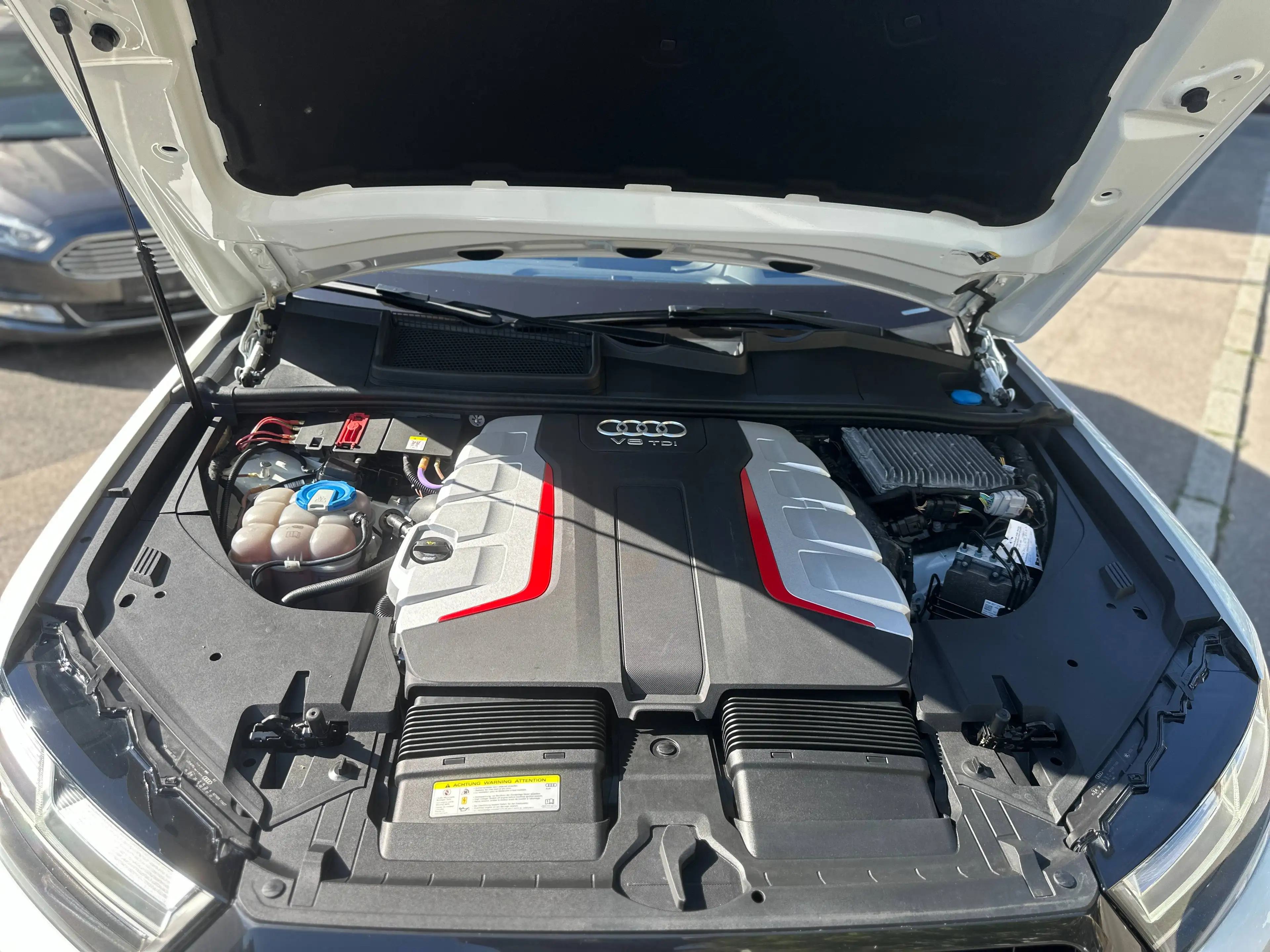 Audi SQ7 4.0 TDI quattro Exclusive Ceramic Bremse 7-Sitzer B&O Nachtsicht Pano Kamera — photo 9