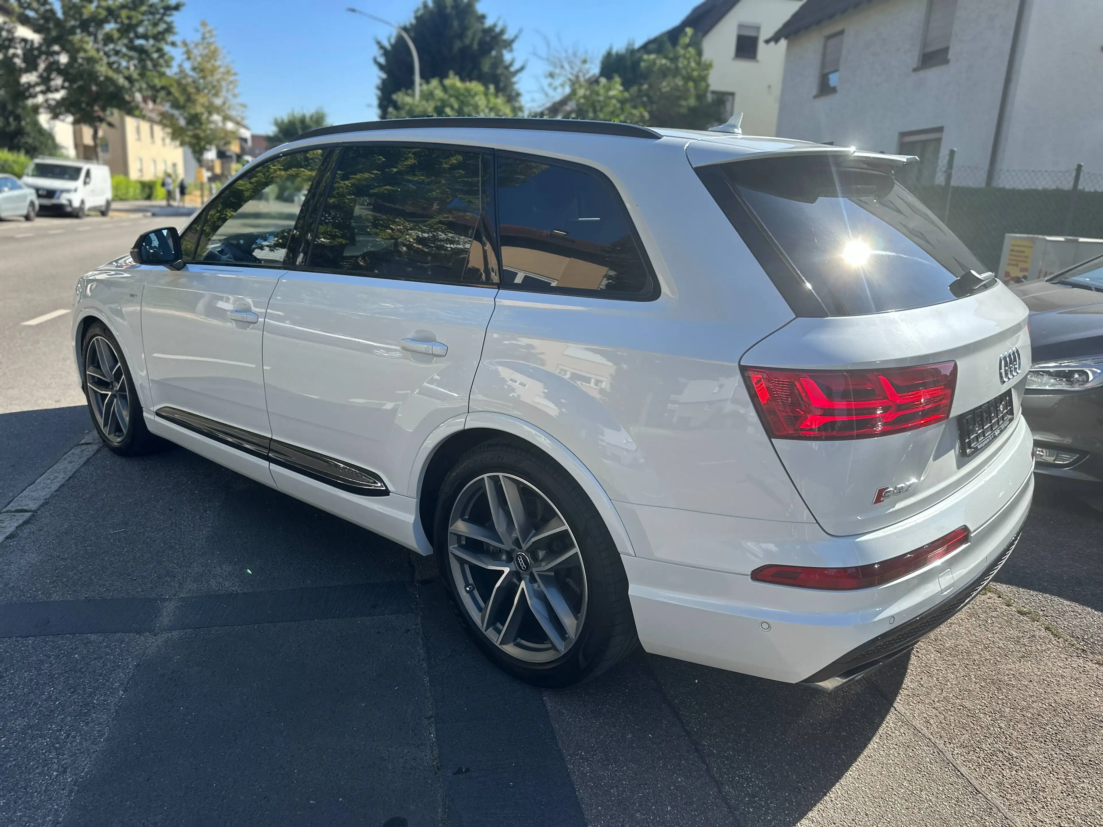 Audi SQ7 4.0 TDI quattro Exclusive Ceramic Bremse 7-Sitzer B&O Nachtsicht Pano Kamera — photo 7
