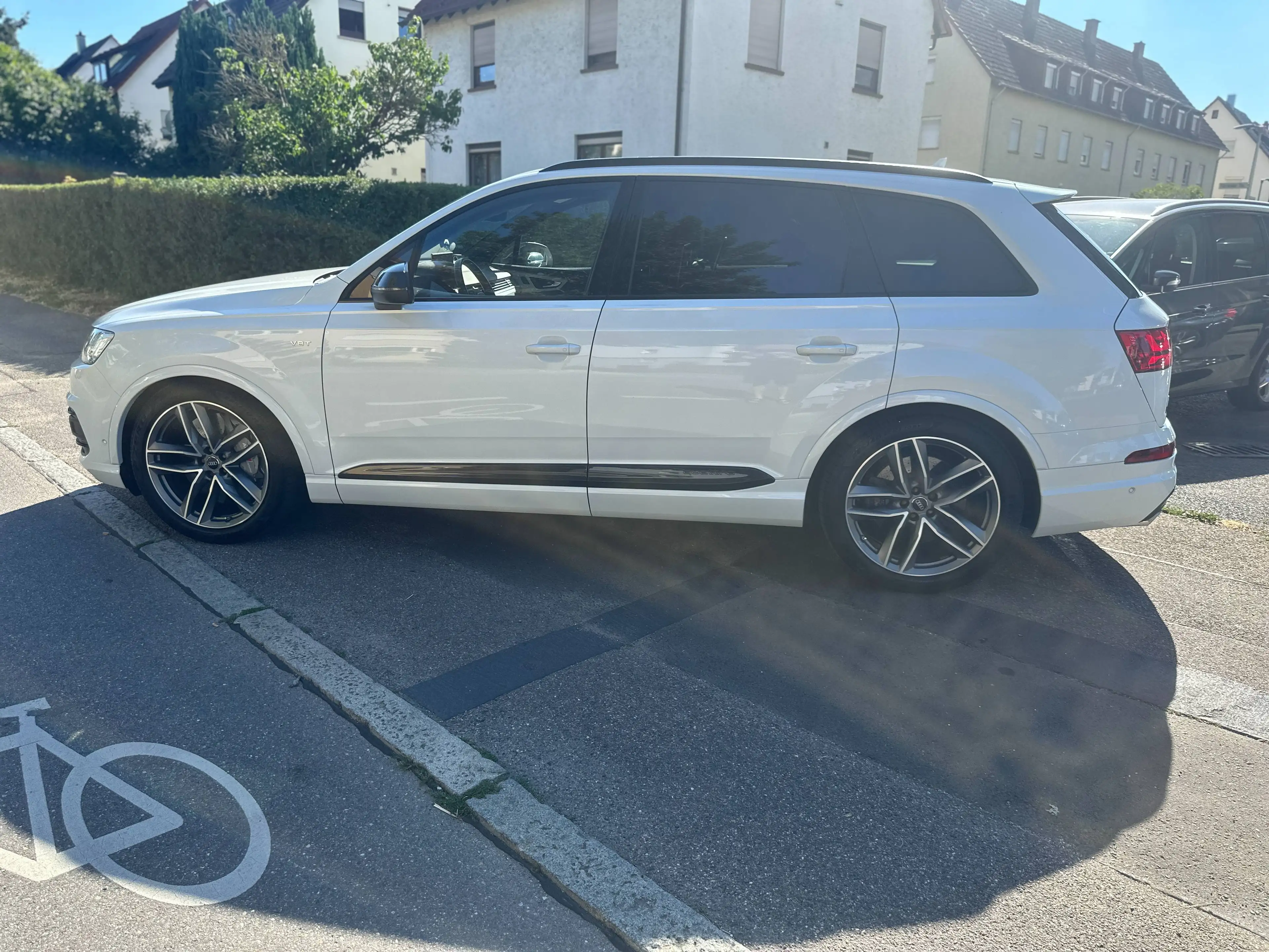 Audi SQ7 4.0 TDI quattro Exclusive Ceramic Bremse 7-Sitzer B&O Nachtsicht Pano Kamera — photo 8