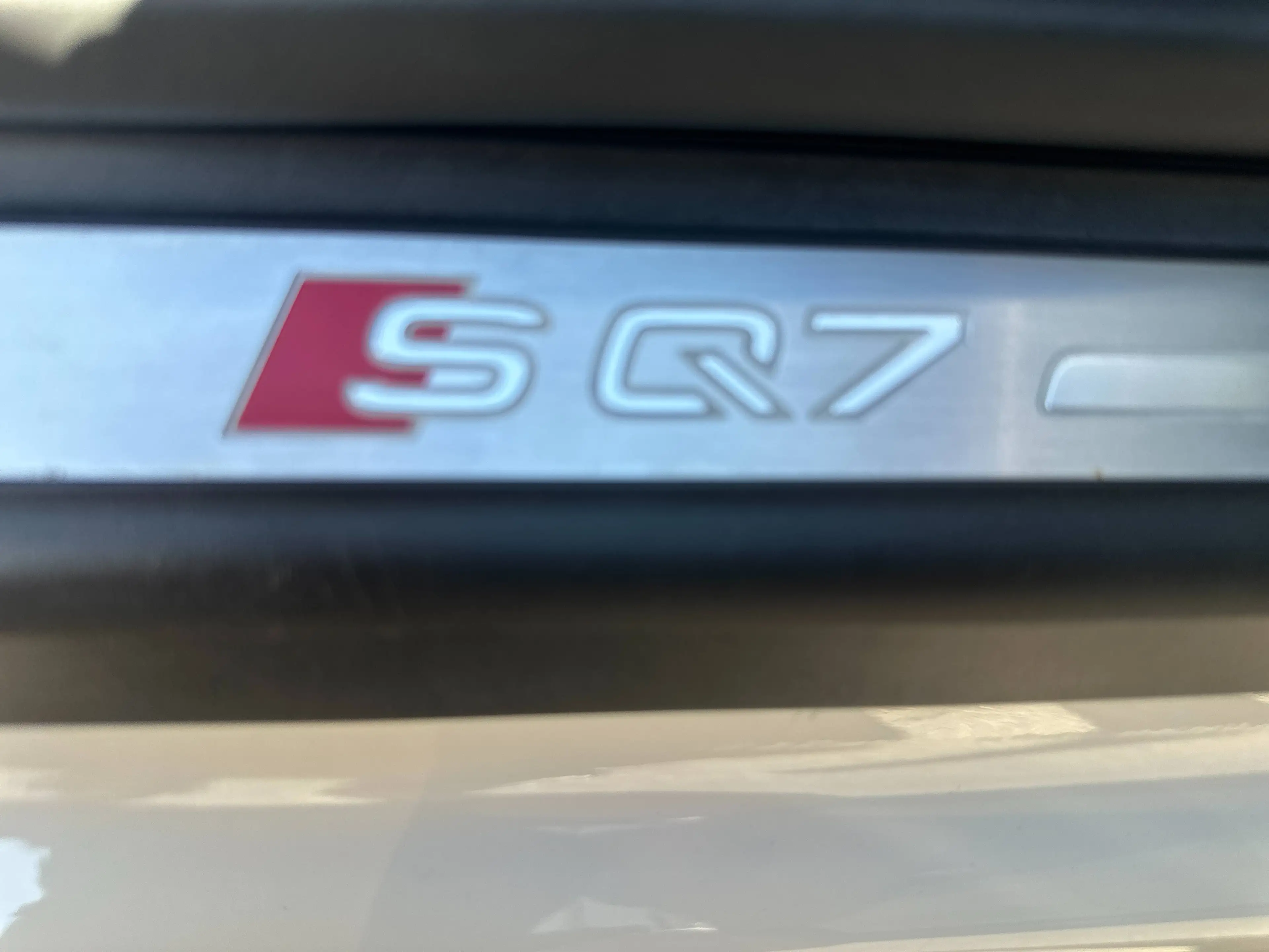 Audi SQ7 4.0 TDI quattro Exclusive Ceramic Bremse 7-Sitzer B&O Nachtsicht Pano Kamera — photo 10