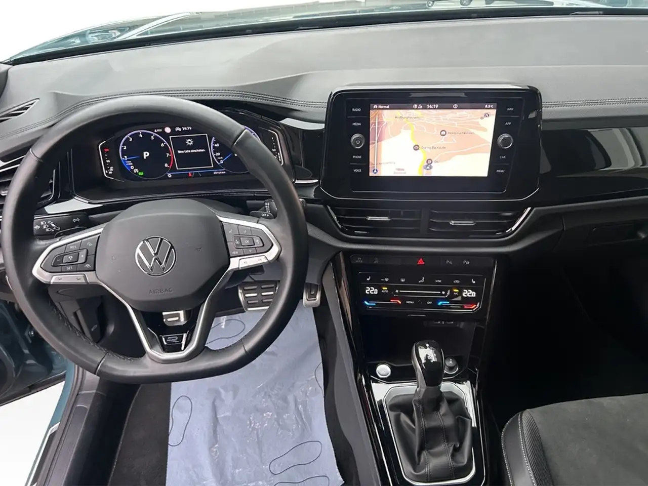 Volkswagen T-Roc 1.5 TSI DSG R-Line BEATS*IQ-LIGHT*NAV*SHZ*ACC*P... 17