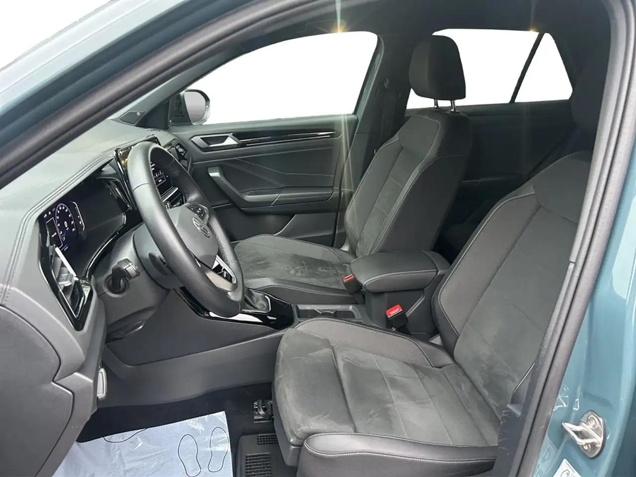 Volkswagen T-Roc 1.5 TSI DSG R-Line BEATS*IQ-LIGHT*NAV*SHZ*ACC*P... 12