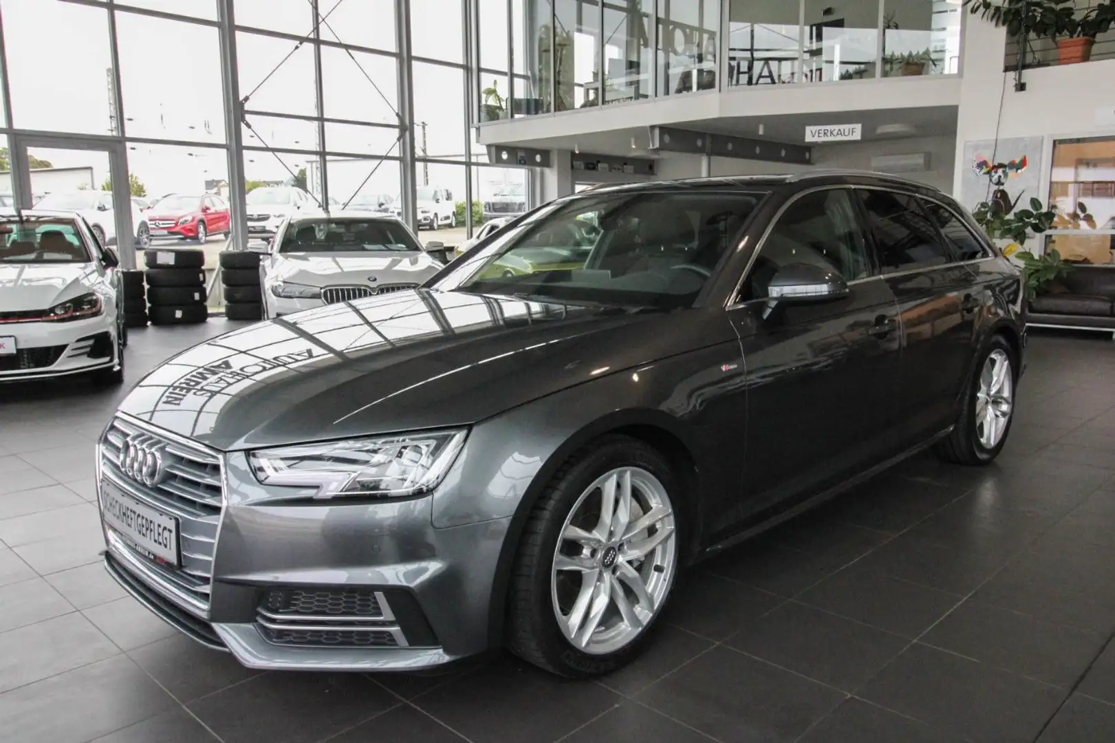 Audi A4 Avant sport/S-LINE/VIRTUAL/PANO/RFK/KEYLESS Grijs - 1