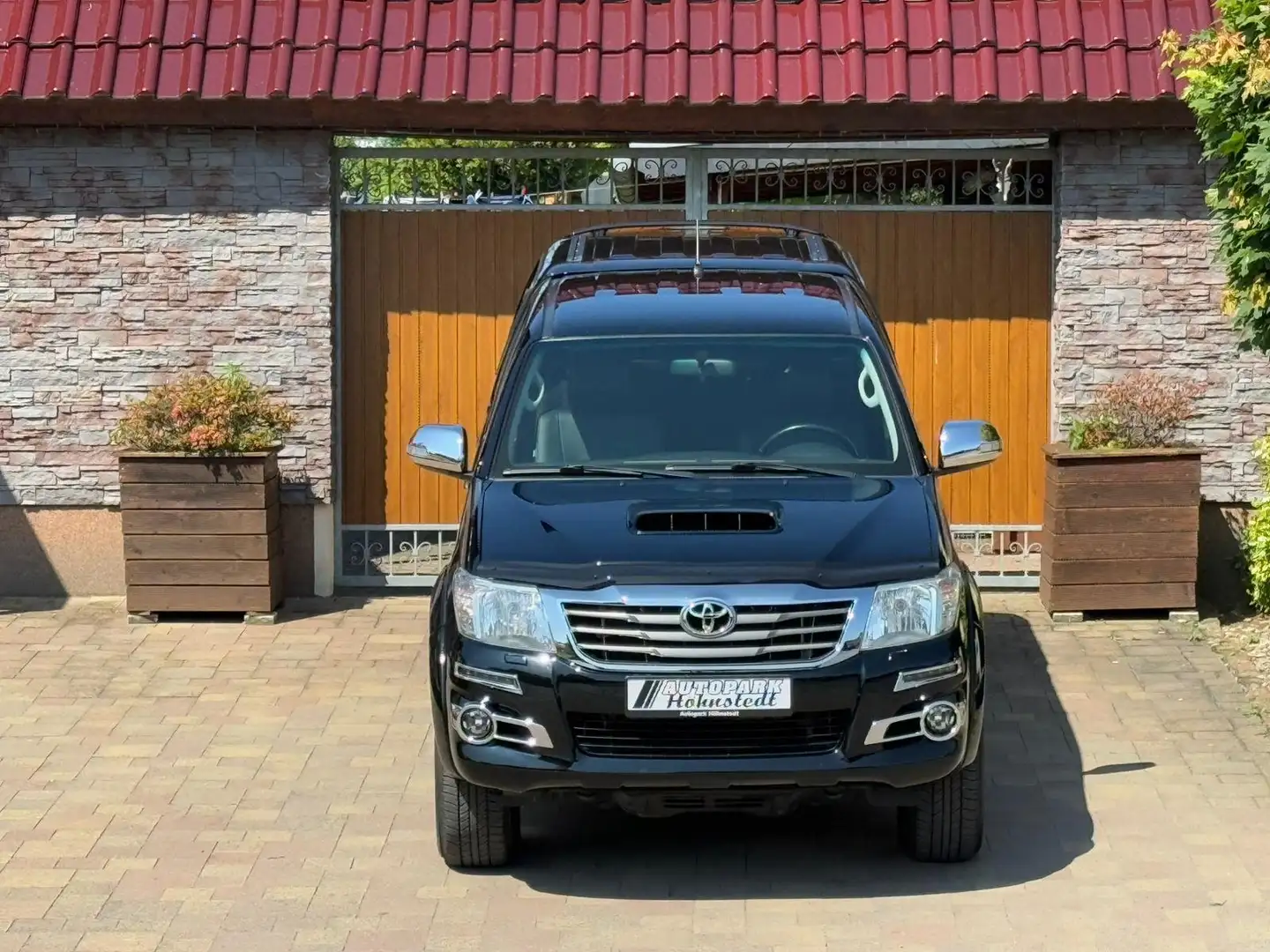 Toyota Hilux Double Cab Executive 4x4 Schwarz - 2