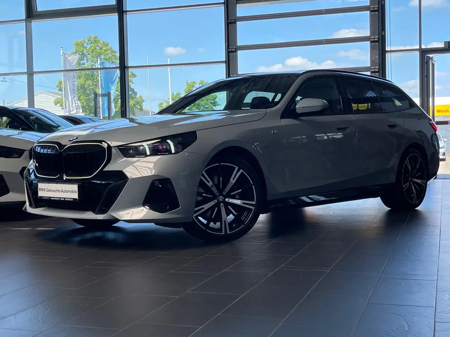 BMW 520 d xDr.Tour.M Sport Pro AHK/360°/Pano/A-LED/20" Gris - 2