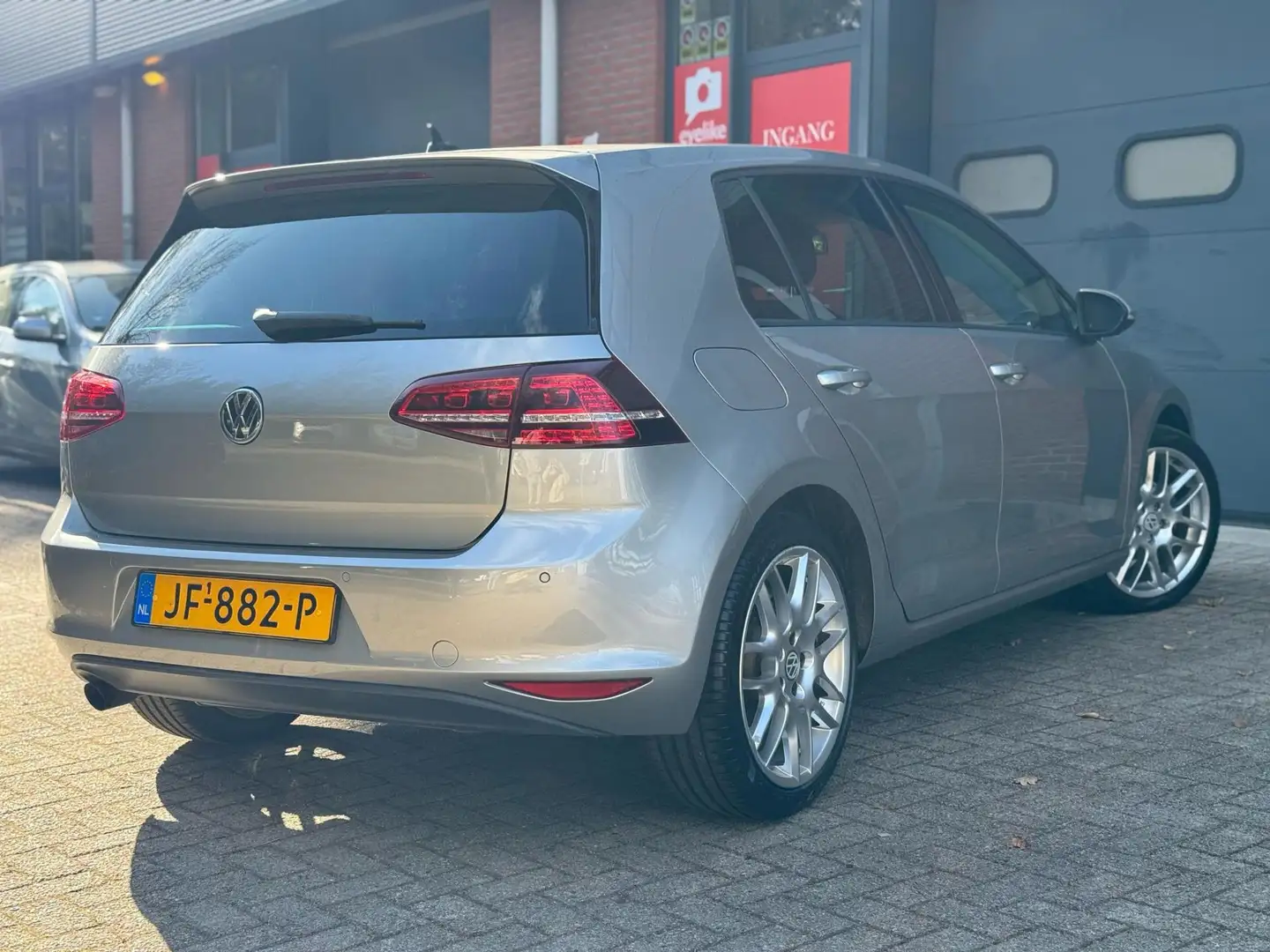 Volkswagen Golf 1.0 TSI Business Edition/Automaat/DSG/Luxe Uitvoer Grijs - 2