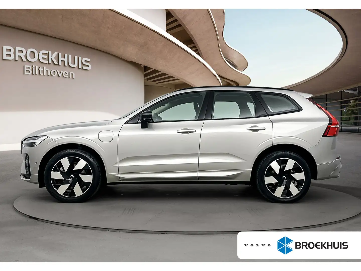 Volvo XC60 T6 Plug-in hybrid AWD Ultimate Dark | Trekhaak | P Grijs - 1