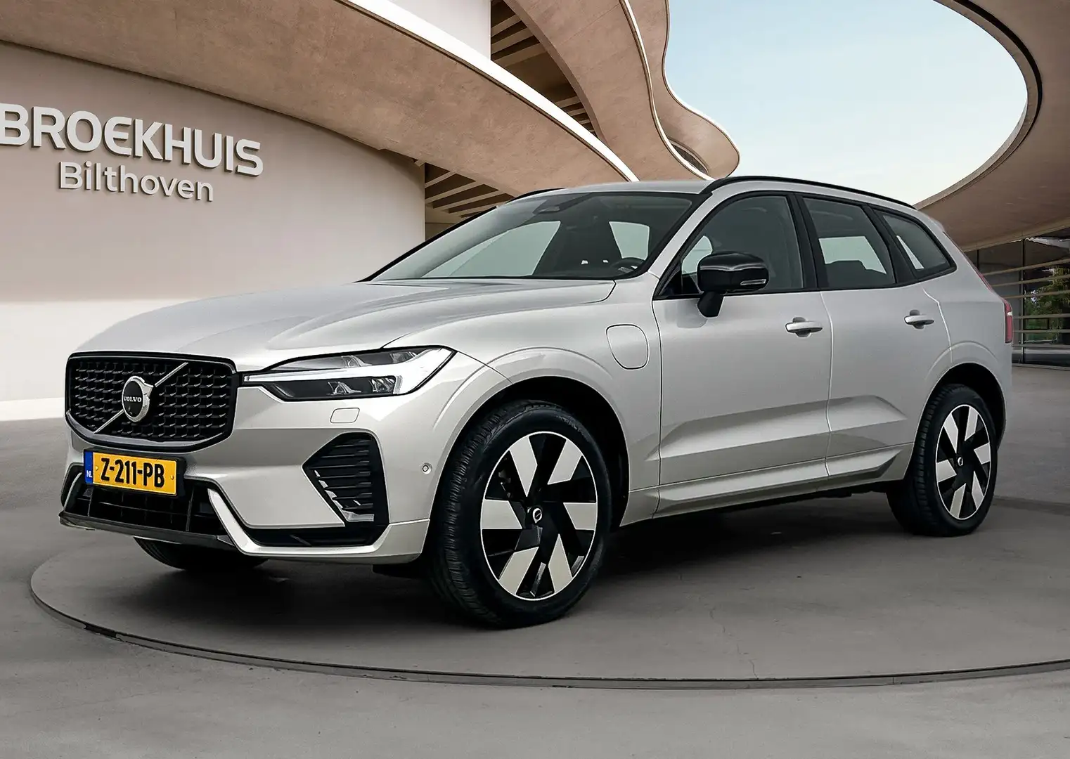 Volvo XC60 T6 Plug-in hybrid AWD Ultimate Dark | Trekhaak | P Grijs - 2