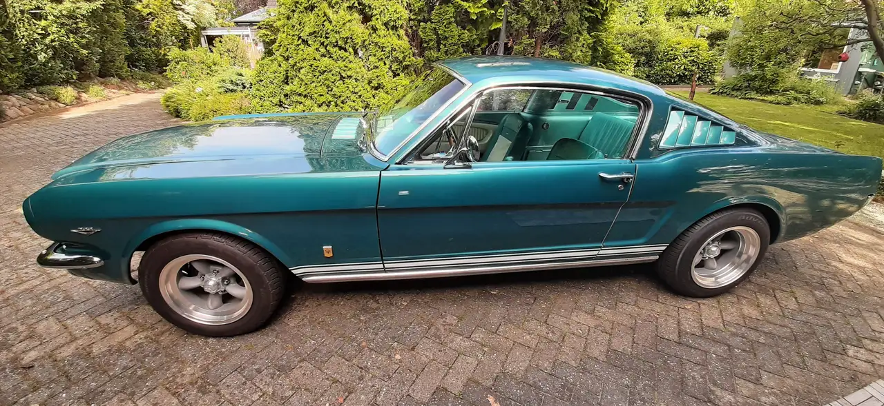 Ford Mustang Fastback GT, foto 3