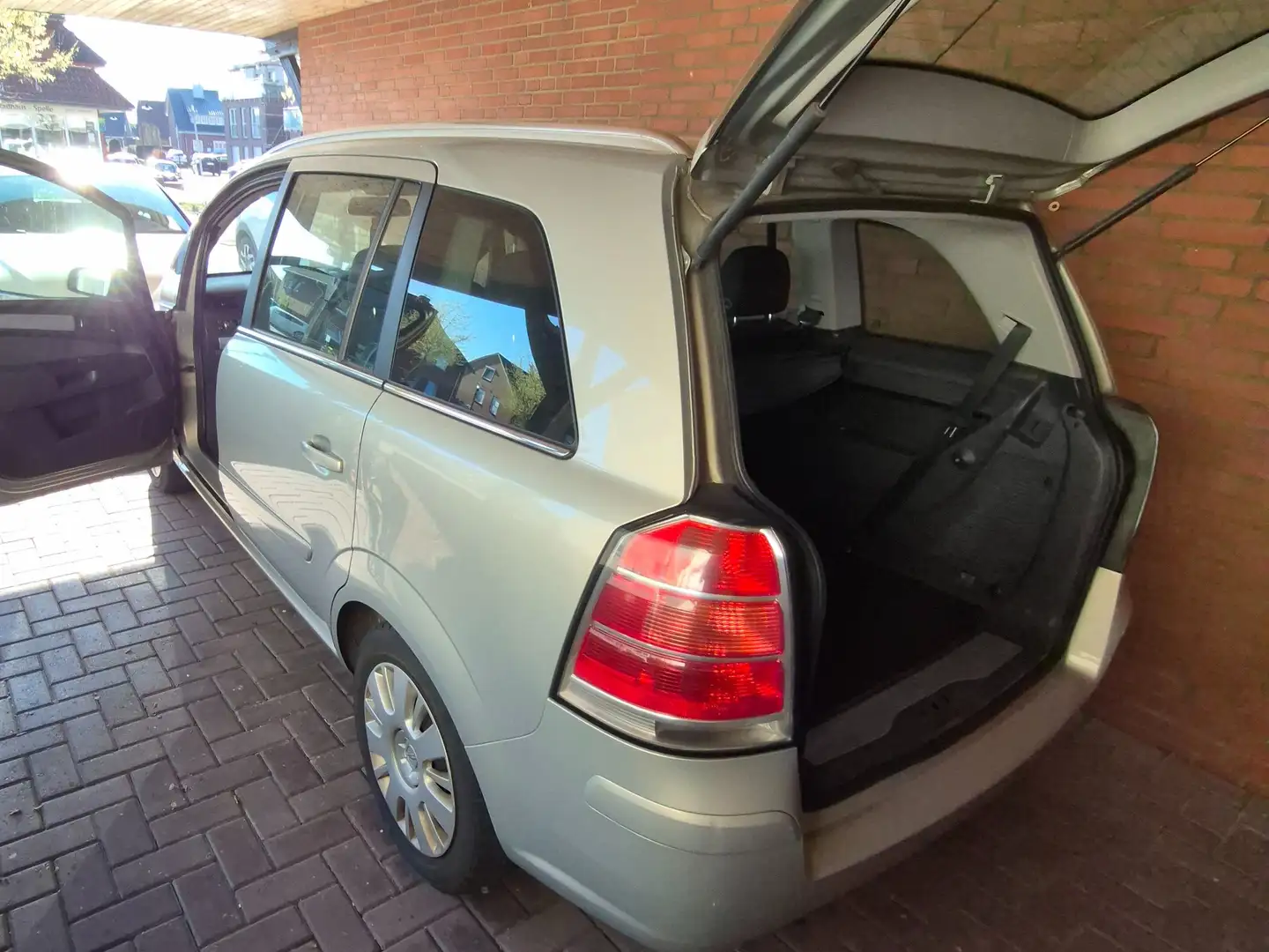 Opel Zafira Zafira 1.9 CDTI Catch me Grau - 1