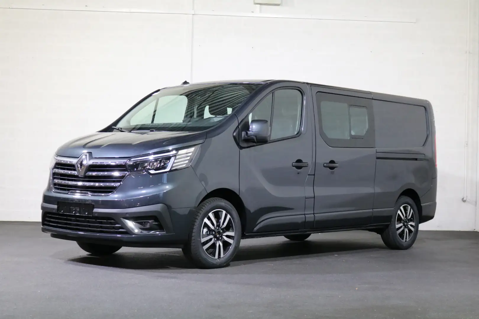 Renault Trafic 2.0 dCi 170pk L2 H1 DC Airco Navigatie Camera 2x S Grijs - 1