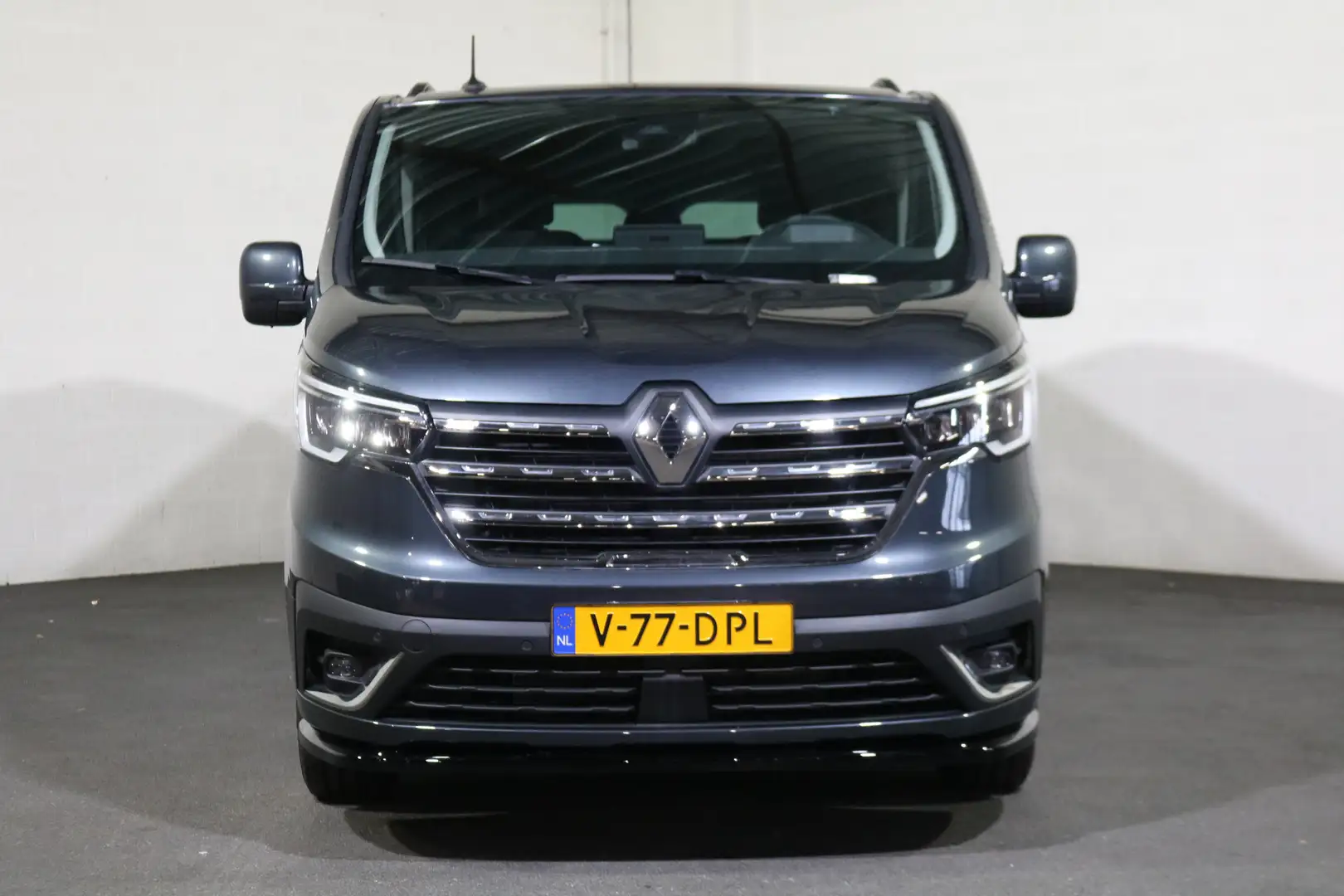 Renault Trafic 2.0 dCi 170pk L2 H1 DC Airco Navigatie Camera 2x S Grijs - 2